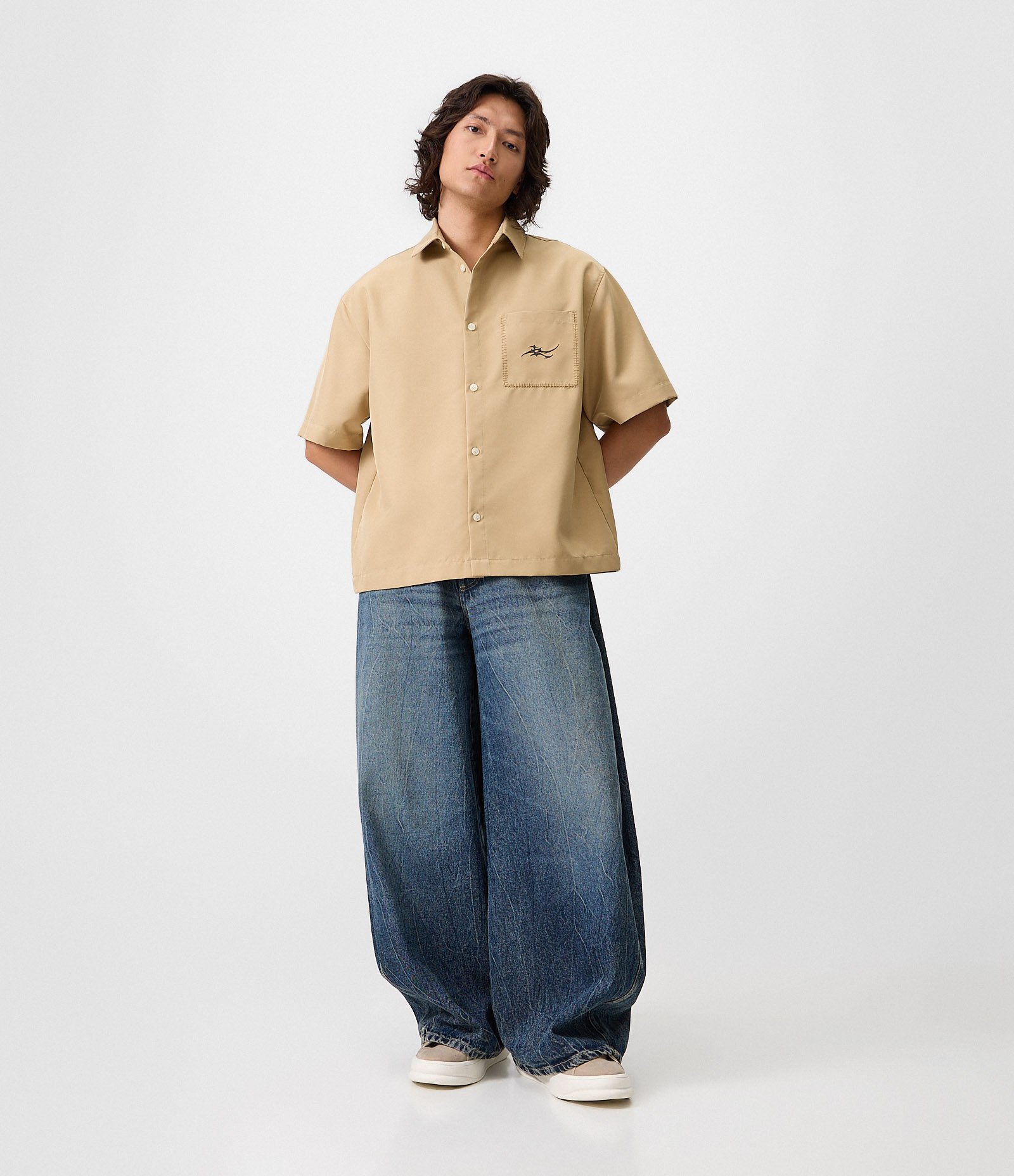 Camisa Boxy com Bordado no Bolso Bege 2