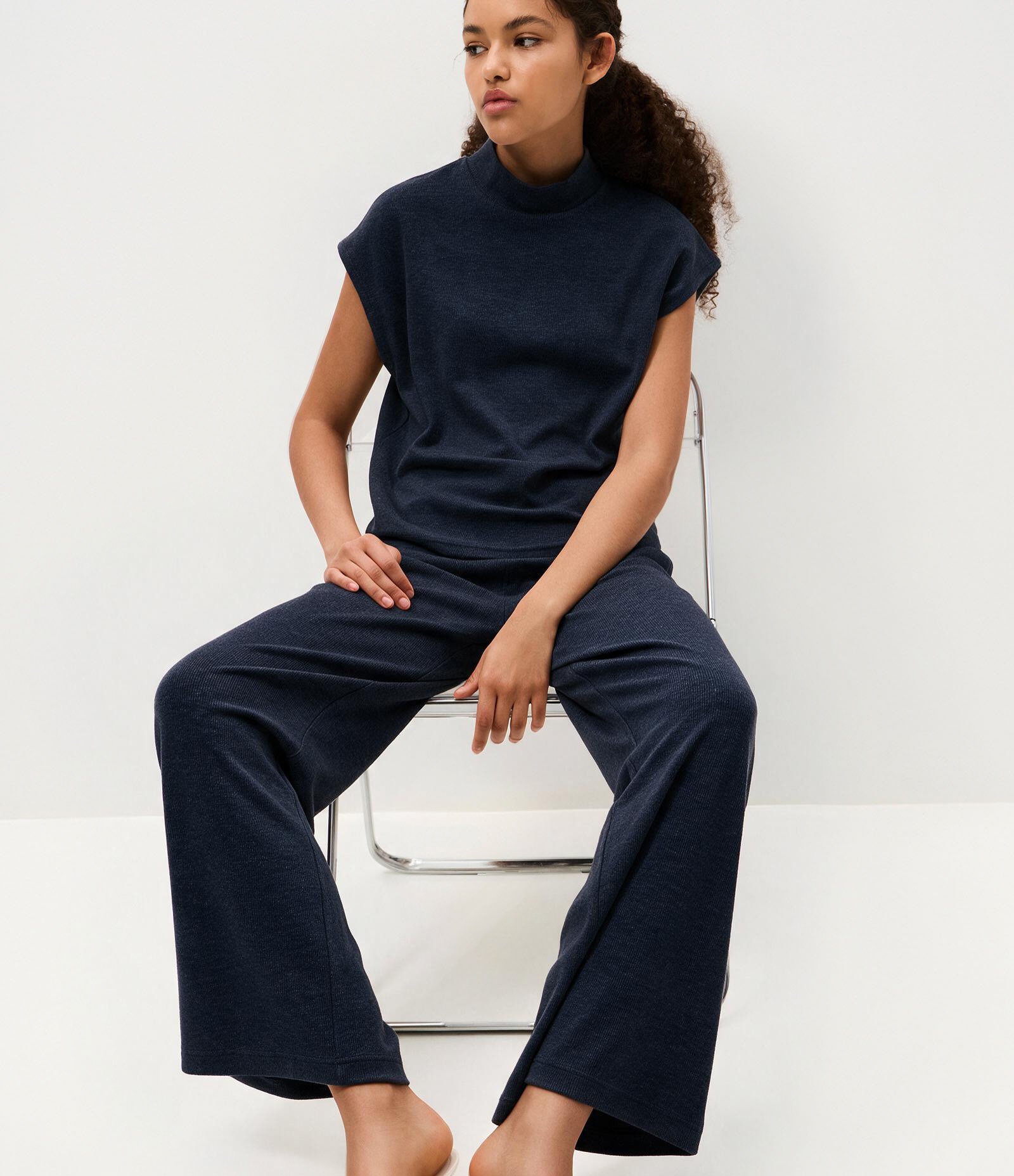 Blusa em Ribana com Gola Alta Azul 4