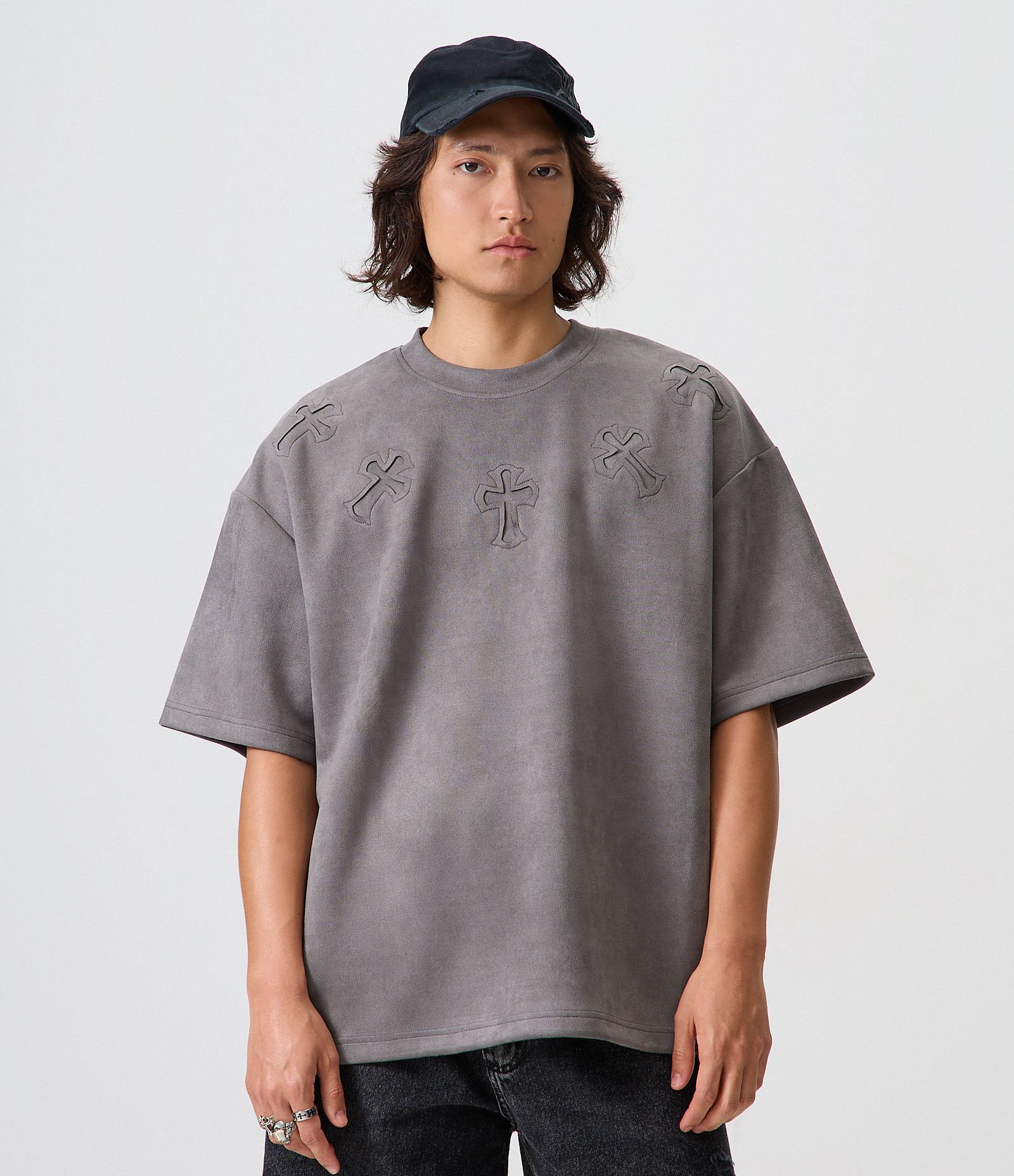 Camiseta Oversized em Suede com Aplicações em Relevo Cinza 1