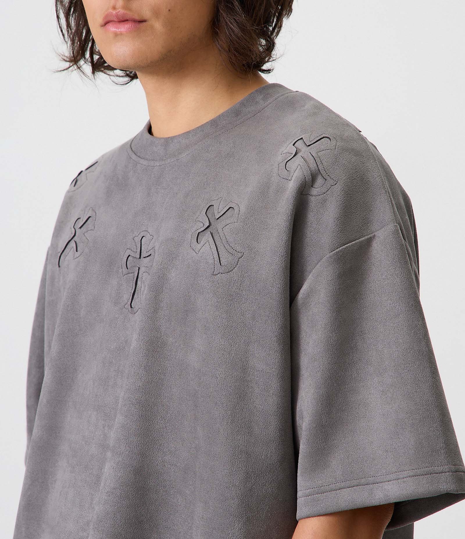 Camiseta Oversized em Suede com Aplicações em Relevo Cinza 3