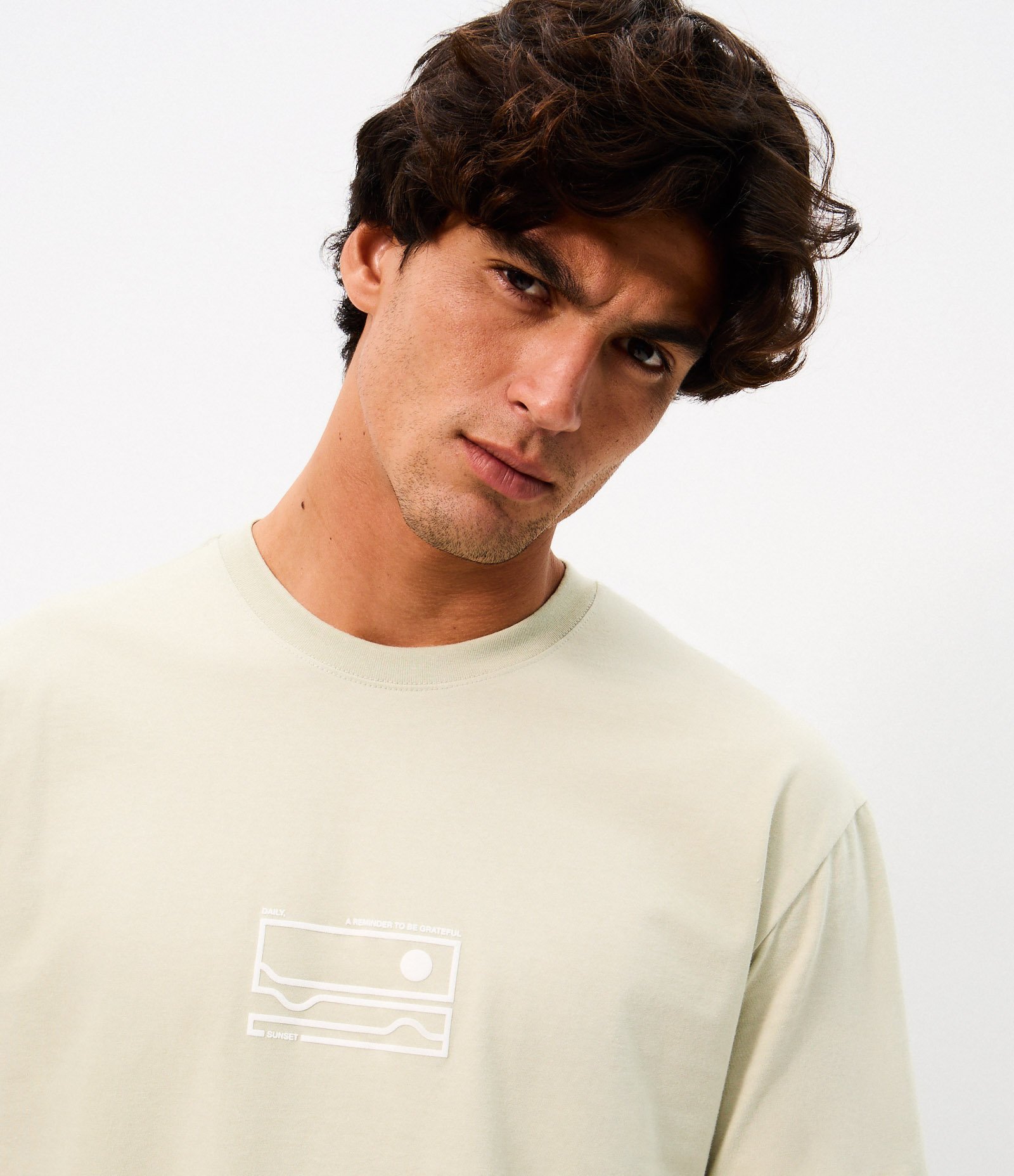 Camiseta Relaxed Praia com Estampa de Sol Verde 3