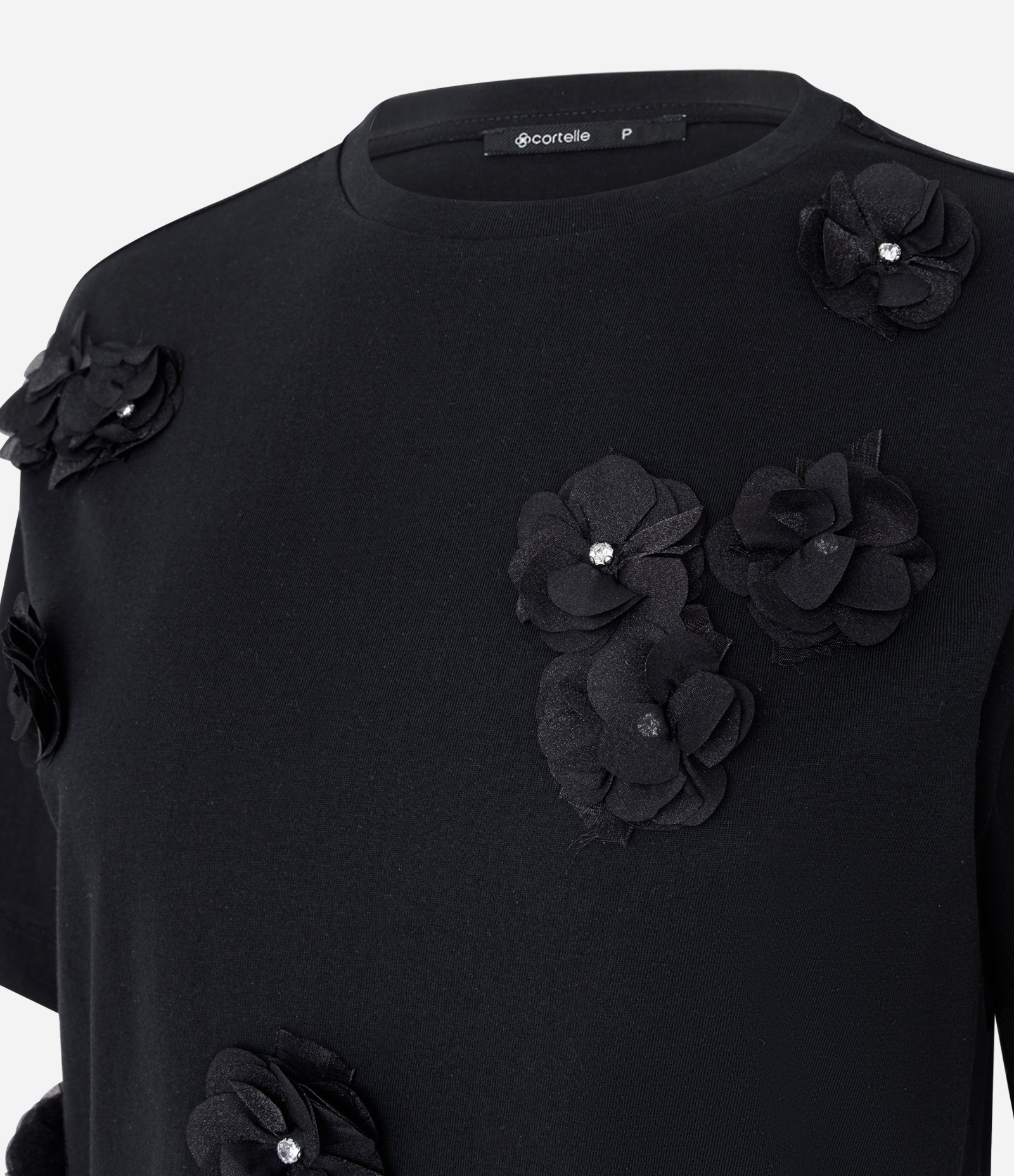 Camiseta em Algodão com Flores Aplicadas e Detalhes Brilhantes Preto 2