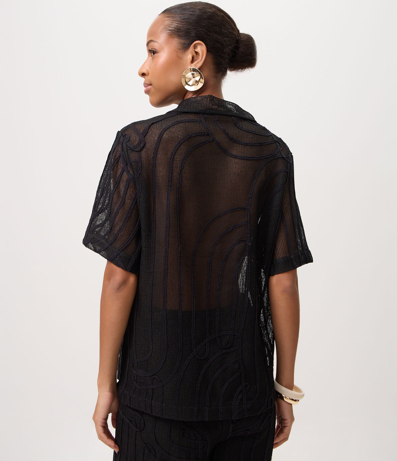 Blusa Polo com Transparência e Bordado Abstrato Preto 3