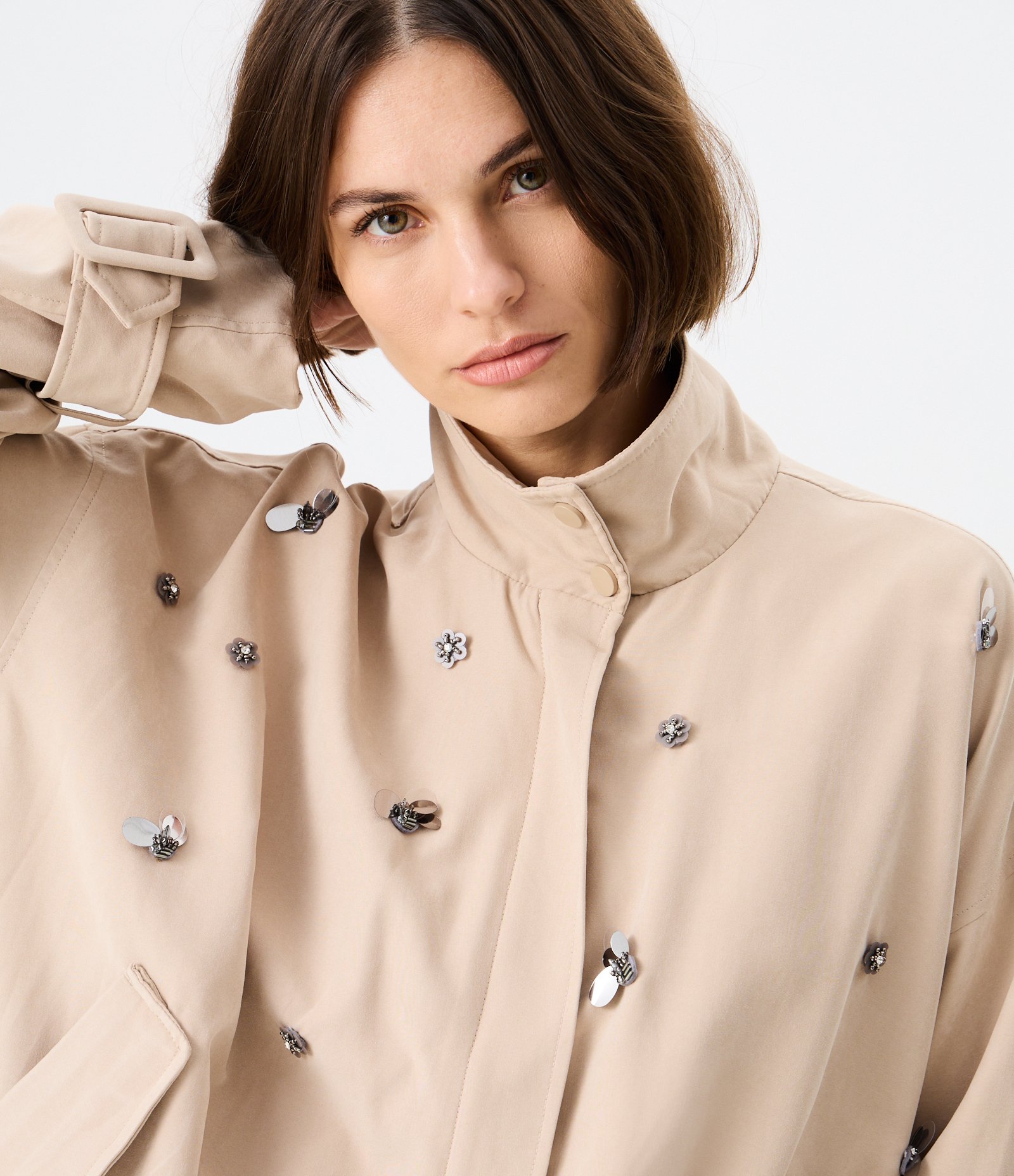 Jaqueta Oversized com Flores em Paetês Bege 2