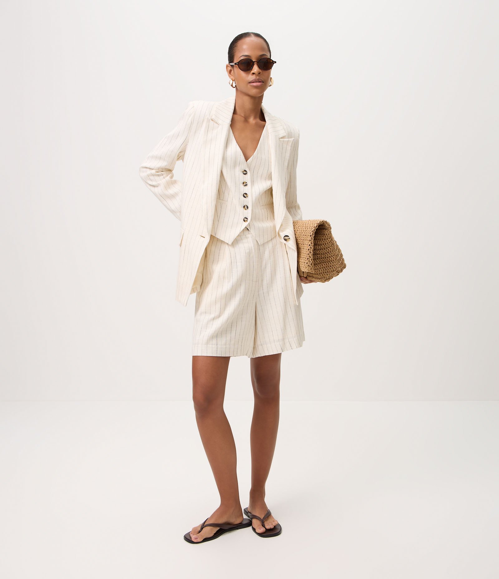 Blazer em Viscolinho Listrado com Fechamento de Botão Off White 2
