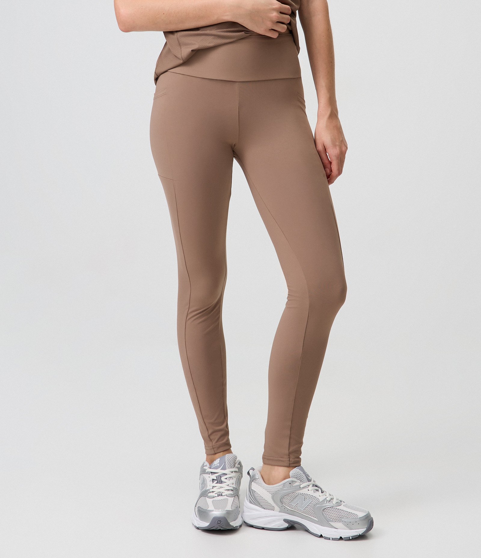 Calça Legging Esportiva com Bolsos Laterais Marrom 2