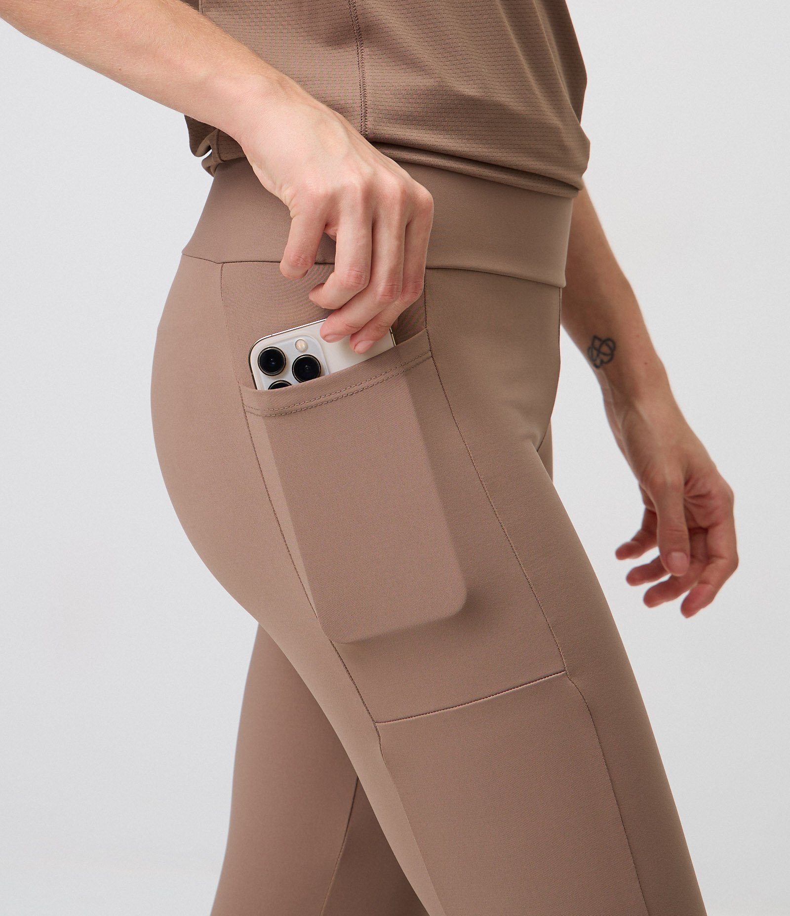 Calça Legging Esportiva com Bolsos Laterais Marrom 3