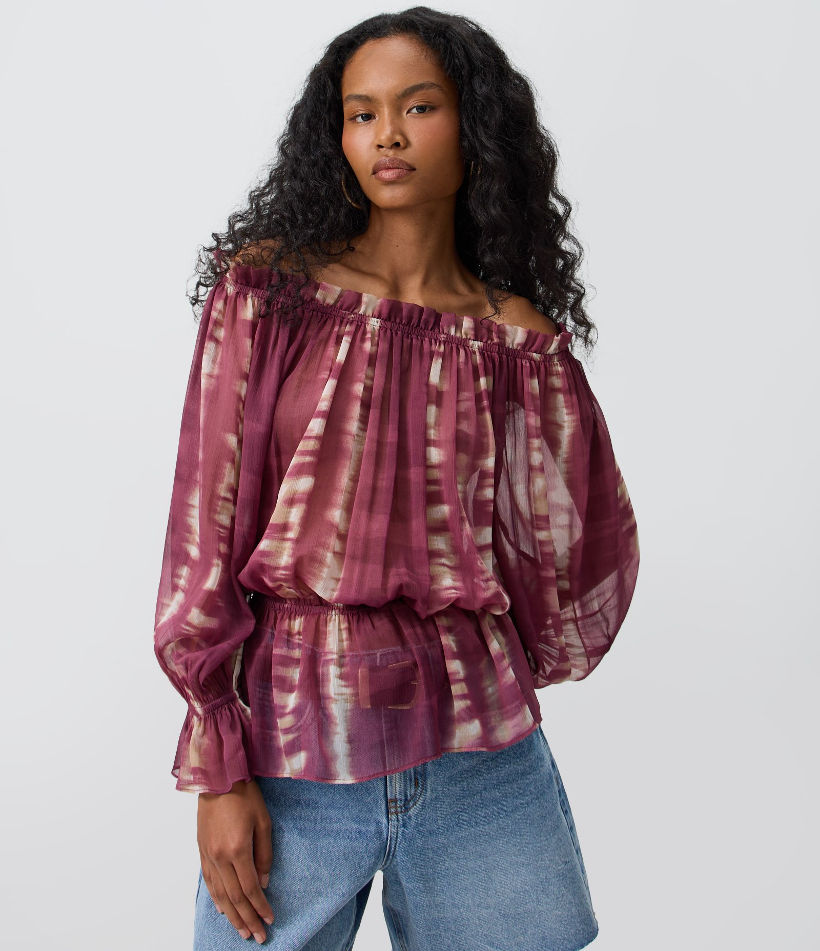 Blusa Ombro a Ombro em Chiffon com Estampa Tie Dye e Babados Bordô 3