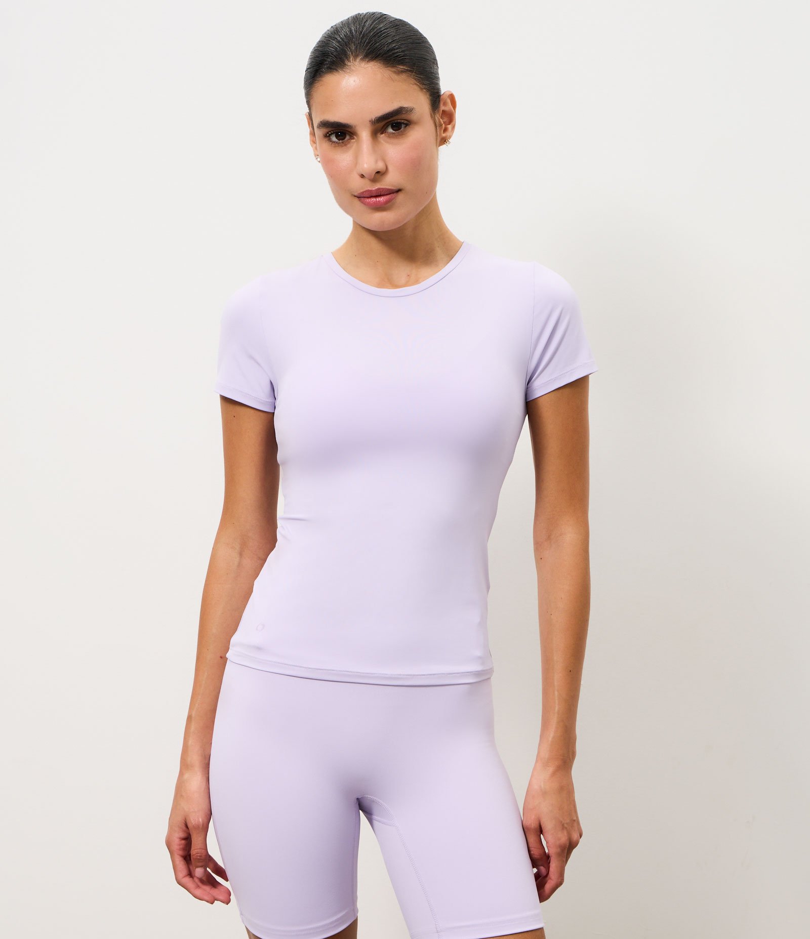 Camiseta Esportiva Ajustada em Microfibra Lilás 1