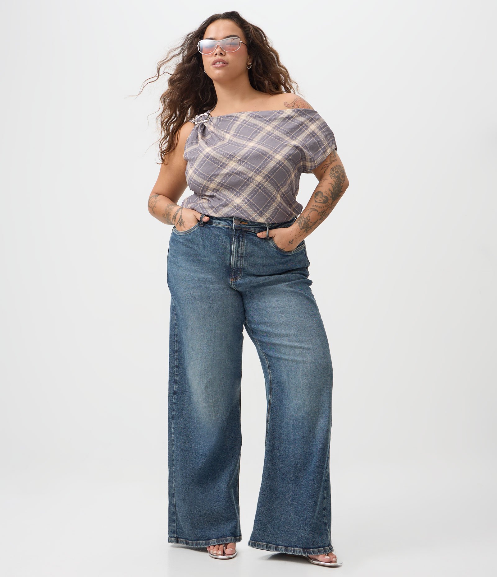 Blusa em Crepe Drapeado Assimétrico Curve & Plus Size Cinza 2