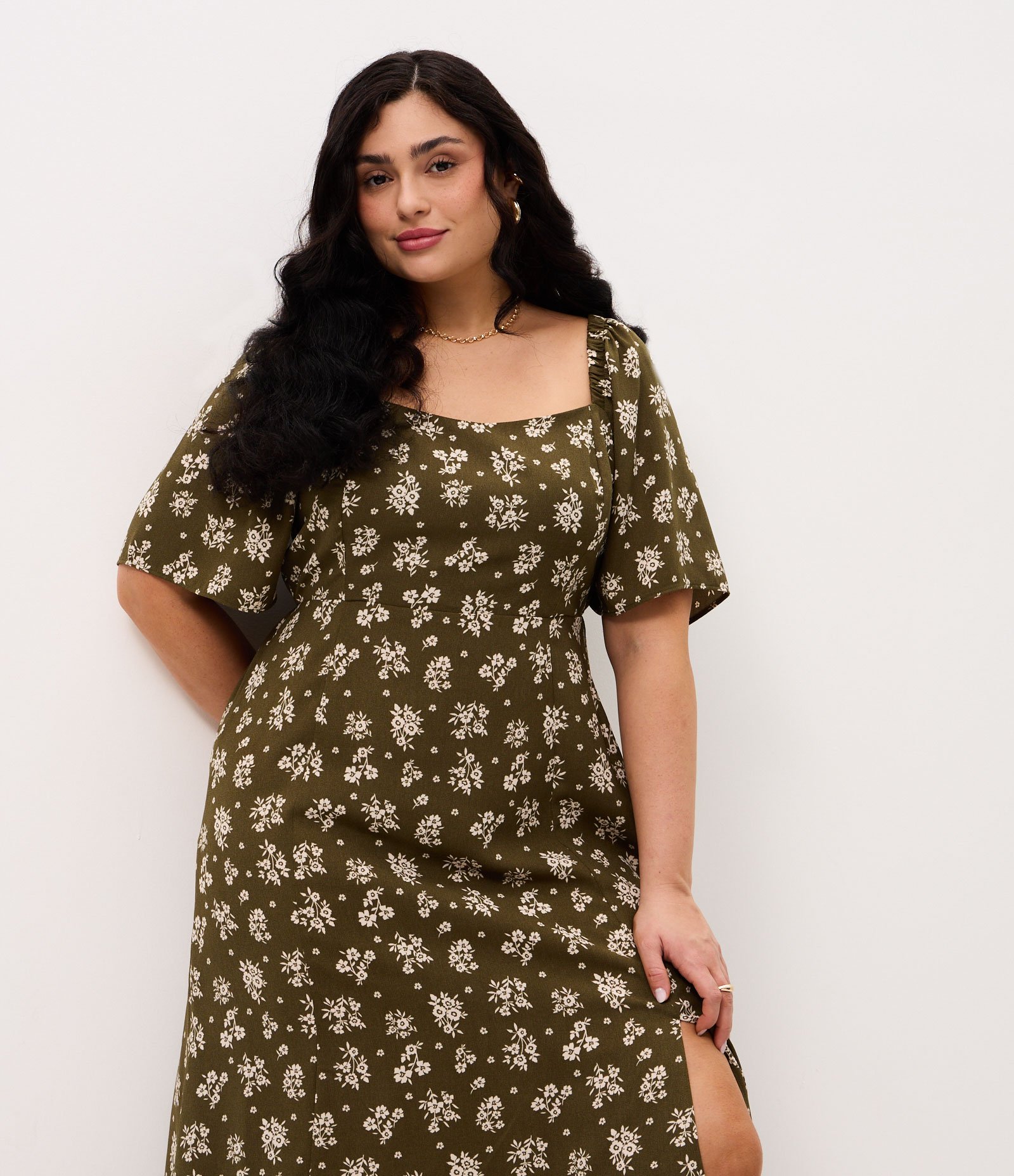 Vestido Midi em Crepe com Estampa Floral e Manga Flare Curve & Plus Size Verde 2
