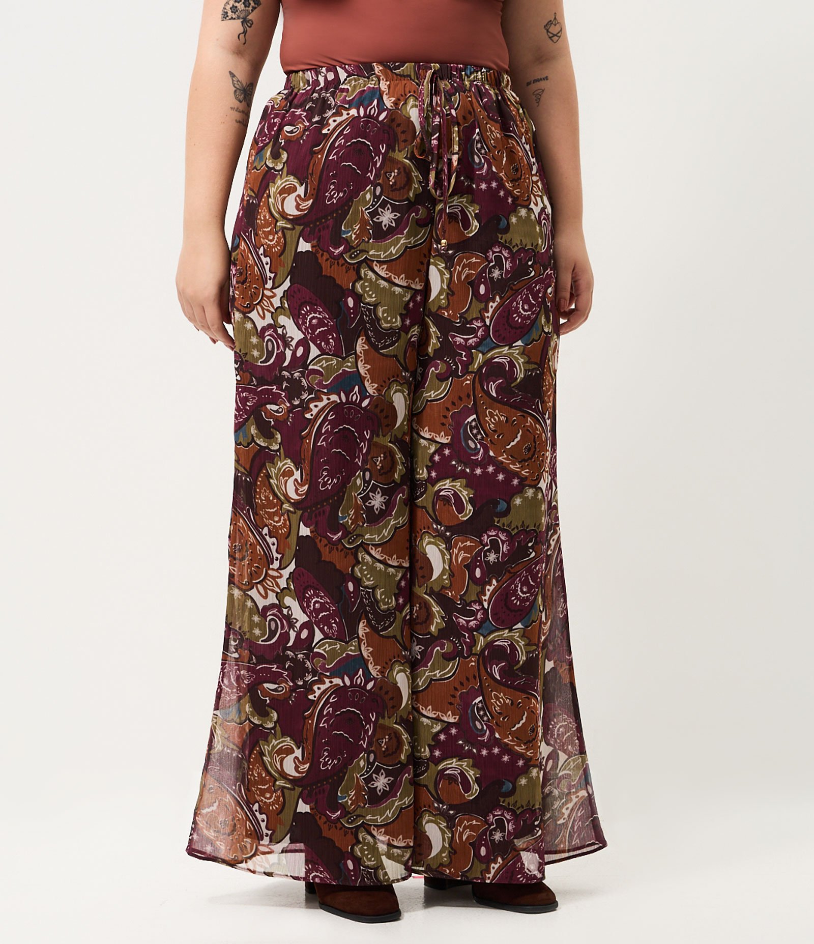 Calça Pantalona Paisley Fluida Curve & Plus Size Vermelho 2