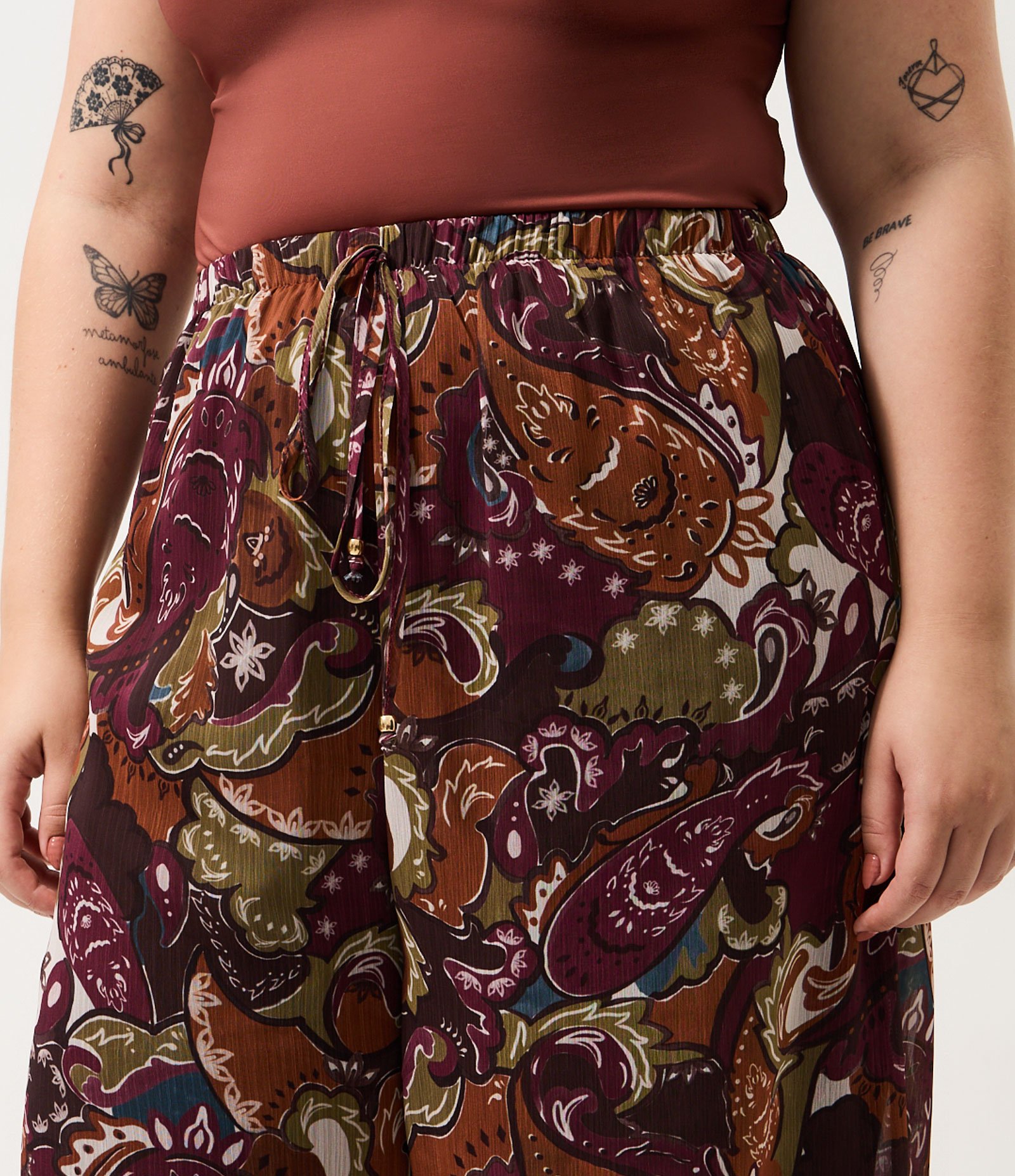 Calça Pantalona Paisley Fluida Curve & Plus Size Vermelho 3