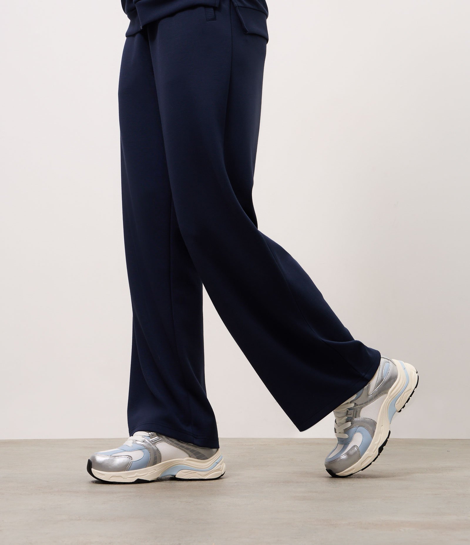 Tênis Jogging com Recortes Metalizados Azul/Cinza 7