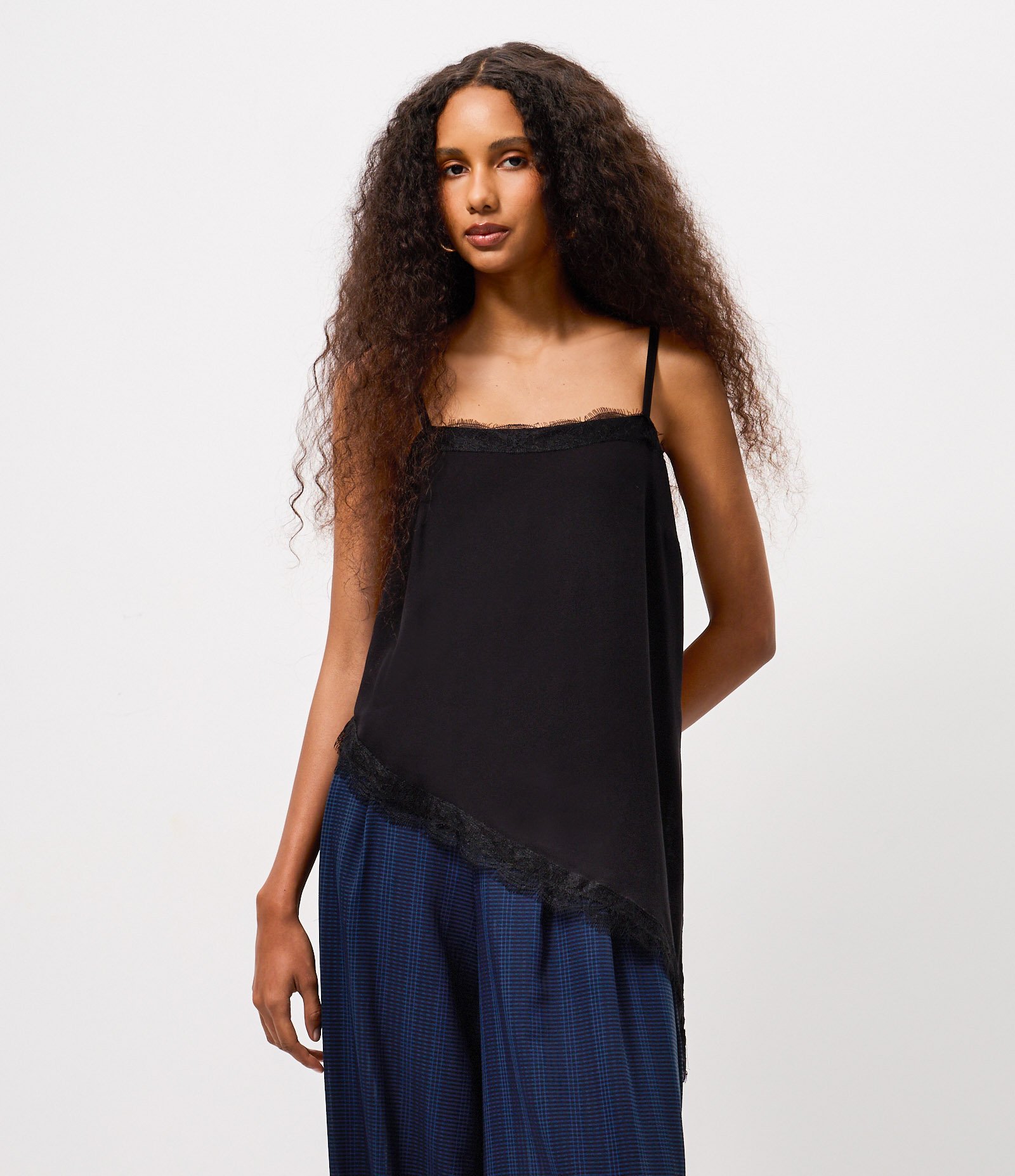Blusa de Cupro com Renda Assimétrica Preto 1