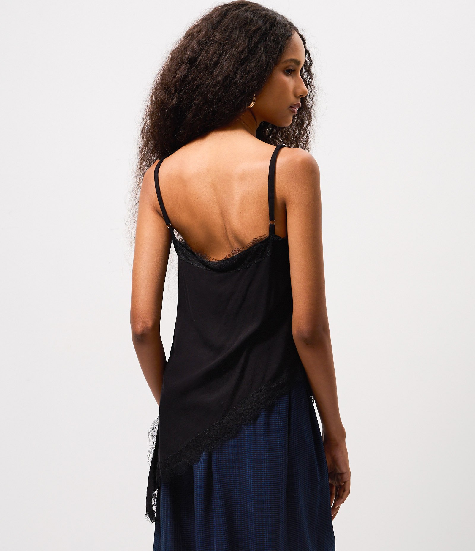 Blusa de Cupro com Renda Assimétrica Preto 4