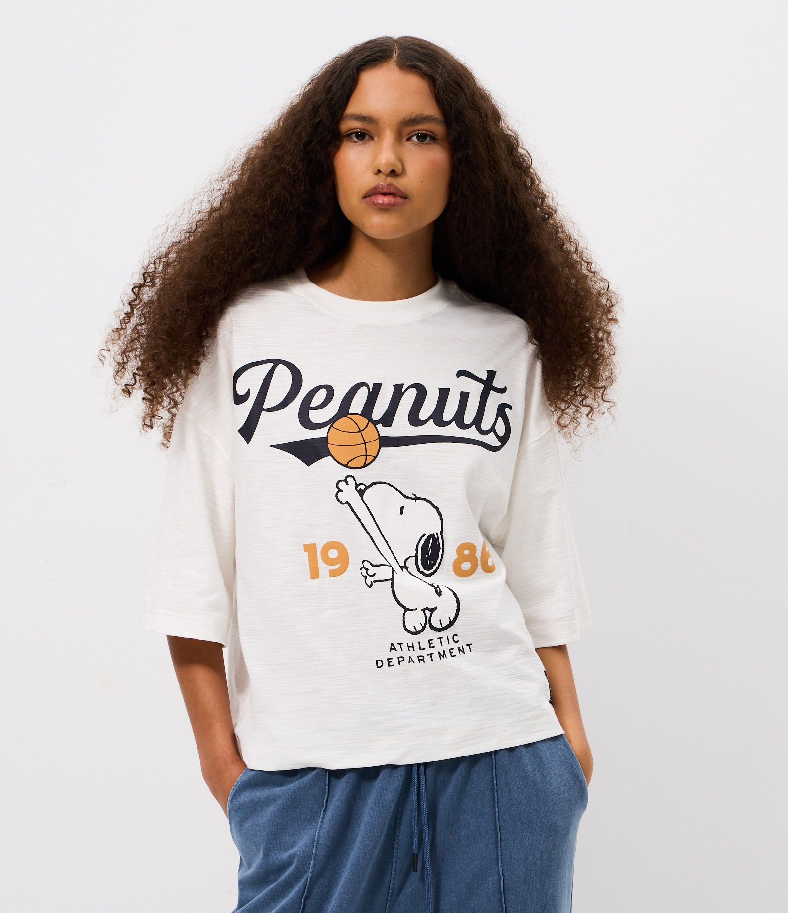 Camiseta Boxy em Algodão com Estampa Basquete Peanuts Snoopy Branco 1