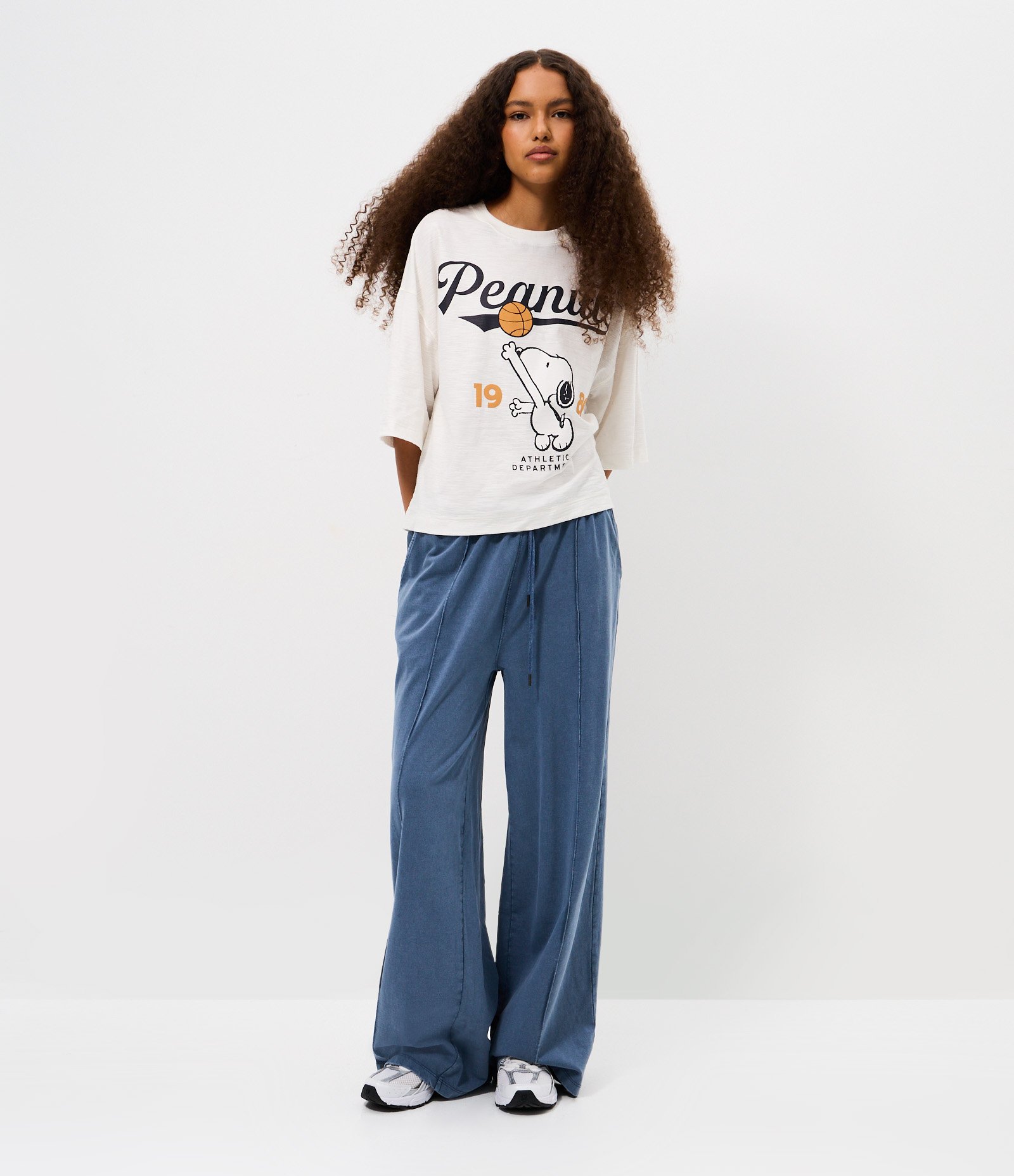 Camiseta Boxy em Algodão com Estampa Basquete Peanuts Snoopy Branco 2