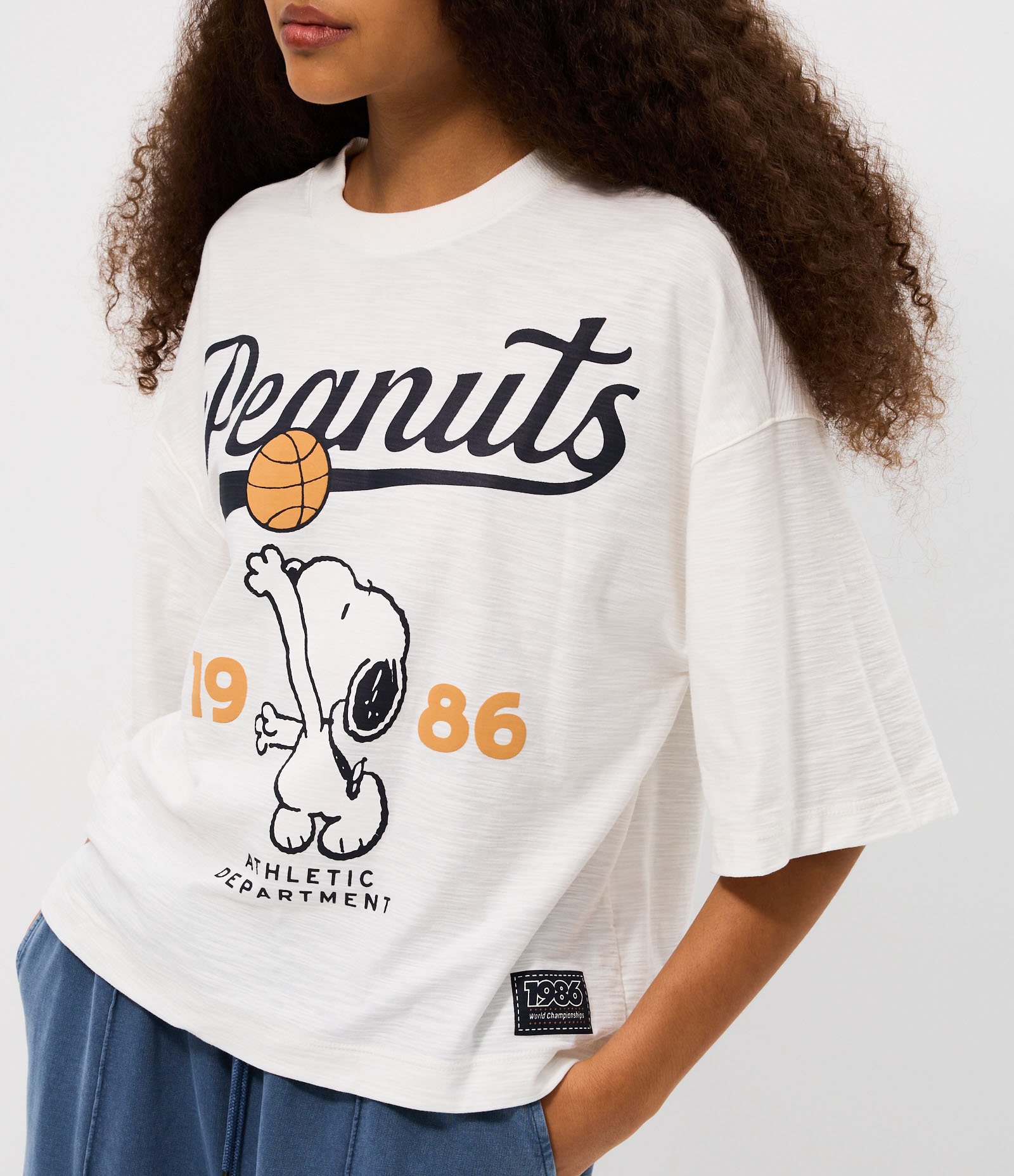 Camiseta Boxy em Algodão com Estampa Basquete Peanuts Snoopy Branco 3