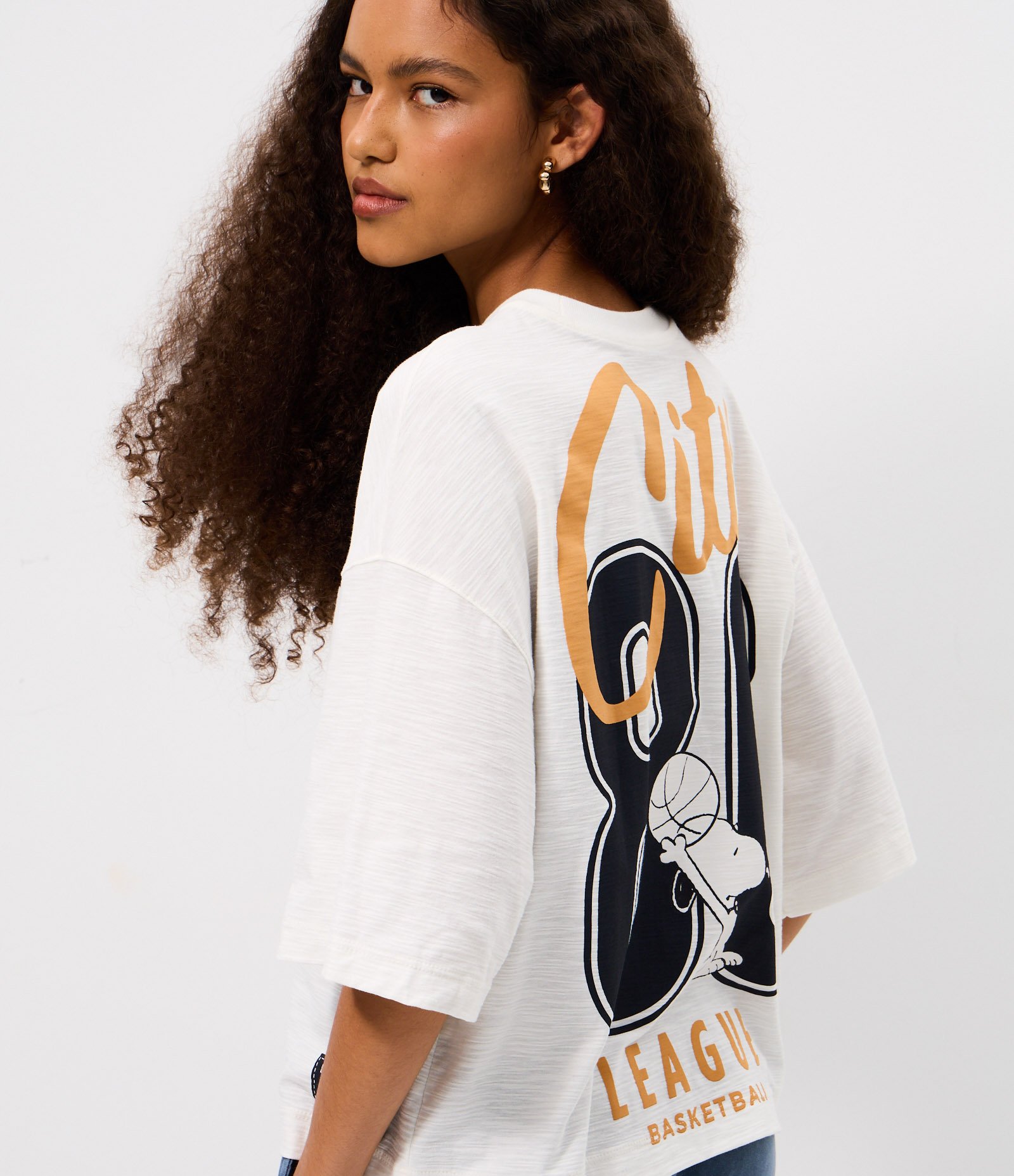 Camiseta Boxy em Algodão com Estampa Basquete Peanuts Snoopy Branco 4