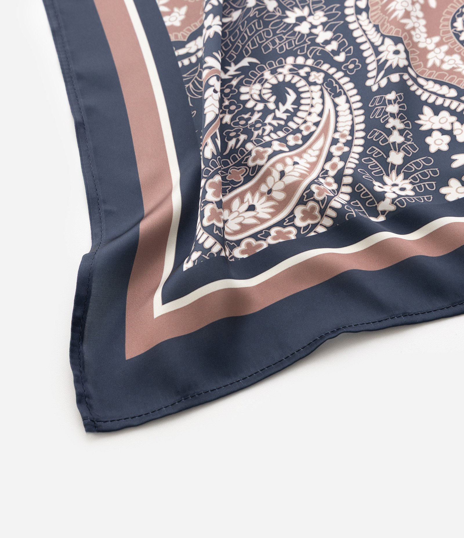 Lenço em Chiffon com Estampa Paisley Azul 3