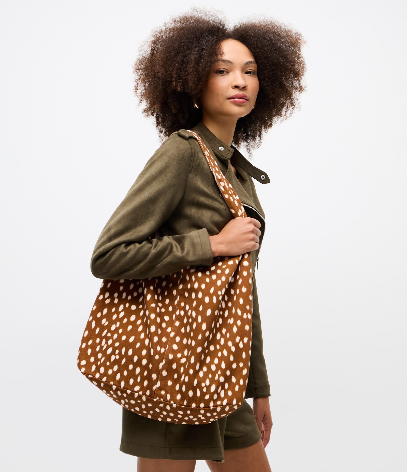 Bolsa Hobo Grande com Estampa Animal Print Marrom 1