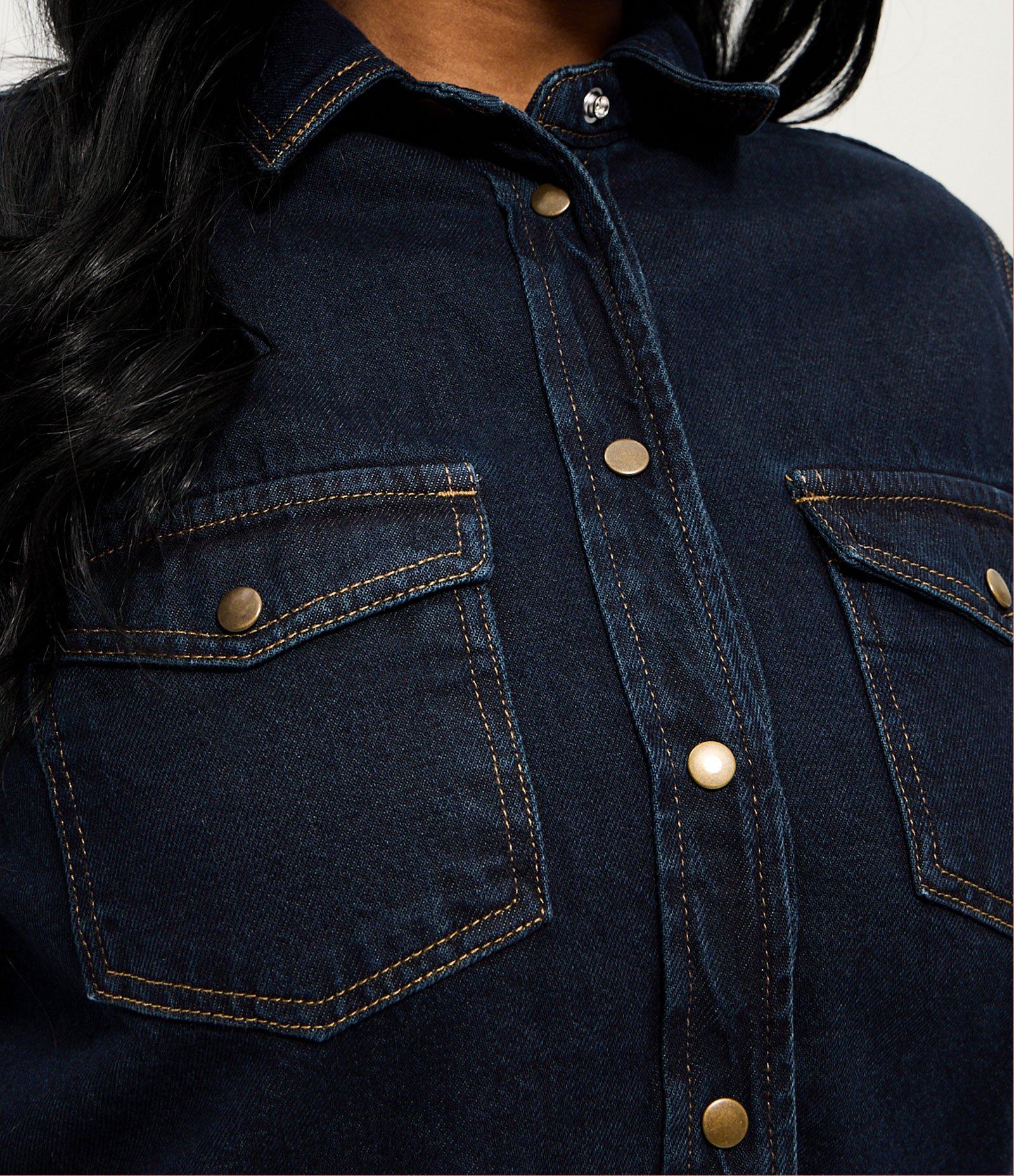 Camisa Overshirt Jeans com Botões Curve & Plus Size Azul 4
