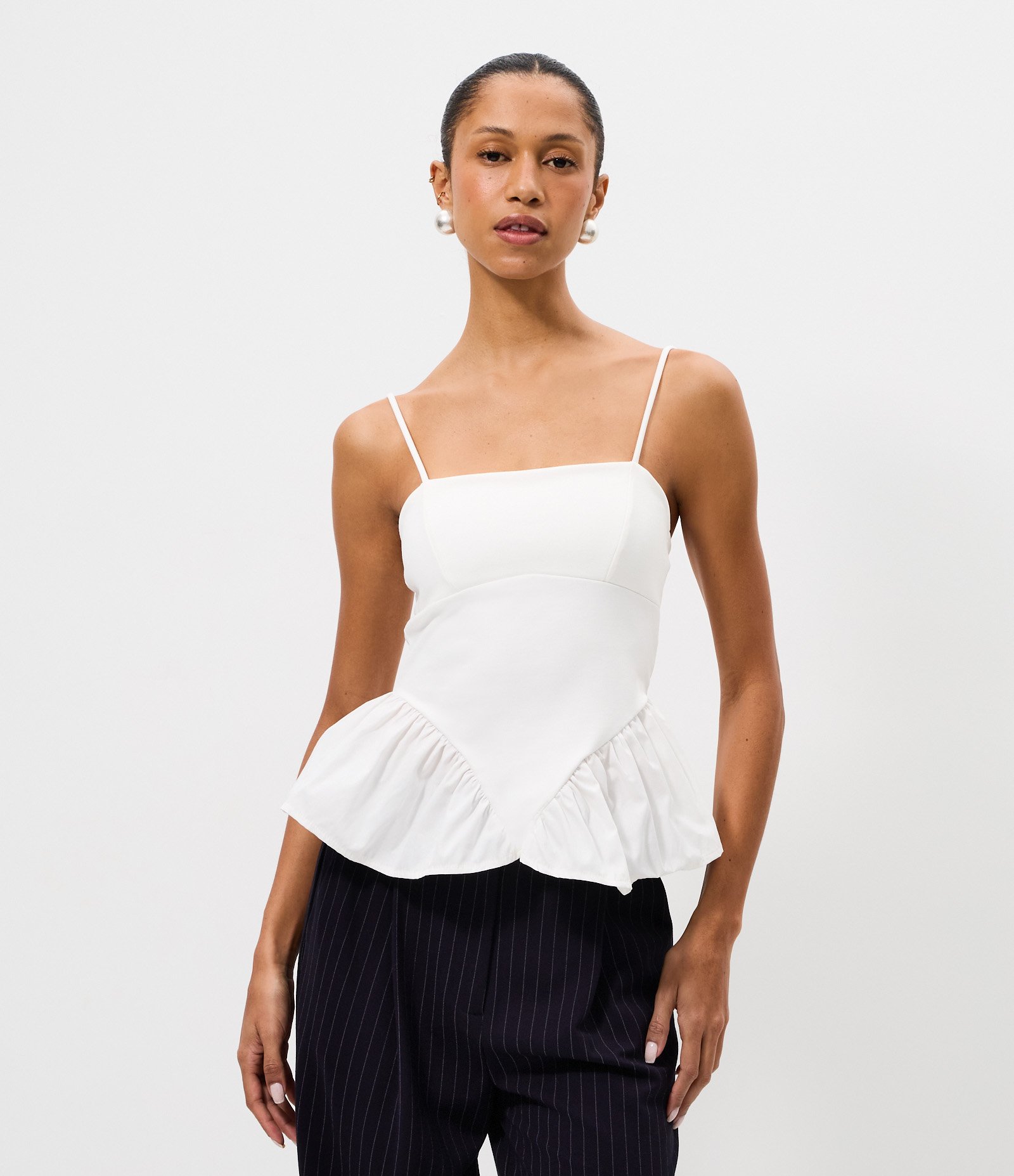 Blusa Peplum em Ponto Roma com Recortes e Alcinha Branco 1