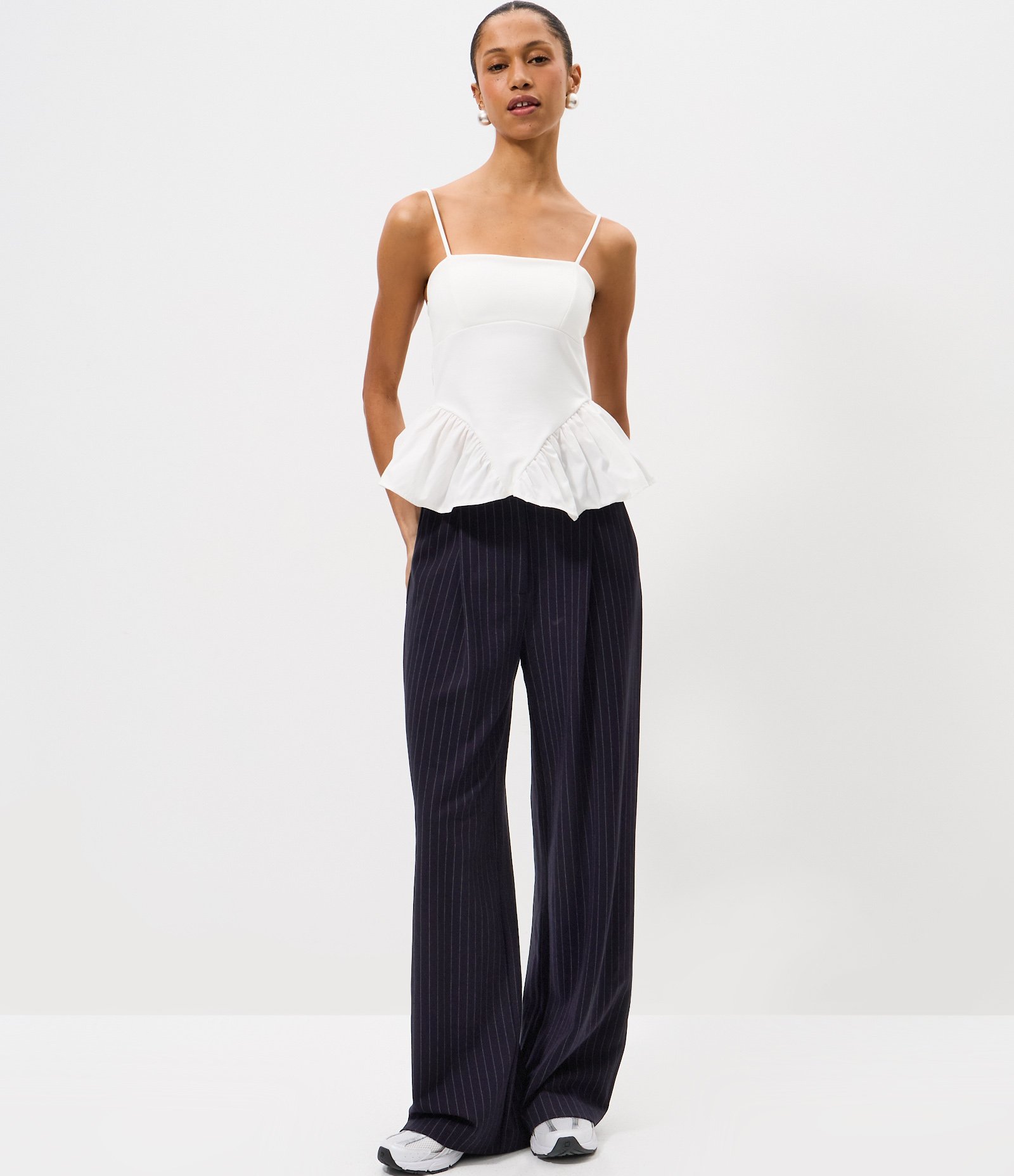 Blusa Peplum em Ponto Roma com Recortes e Alcinha Branco 2
