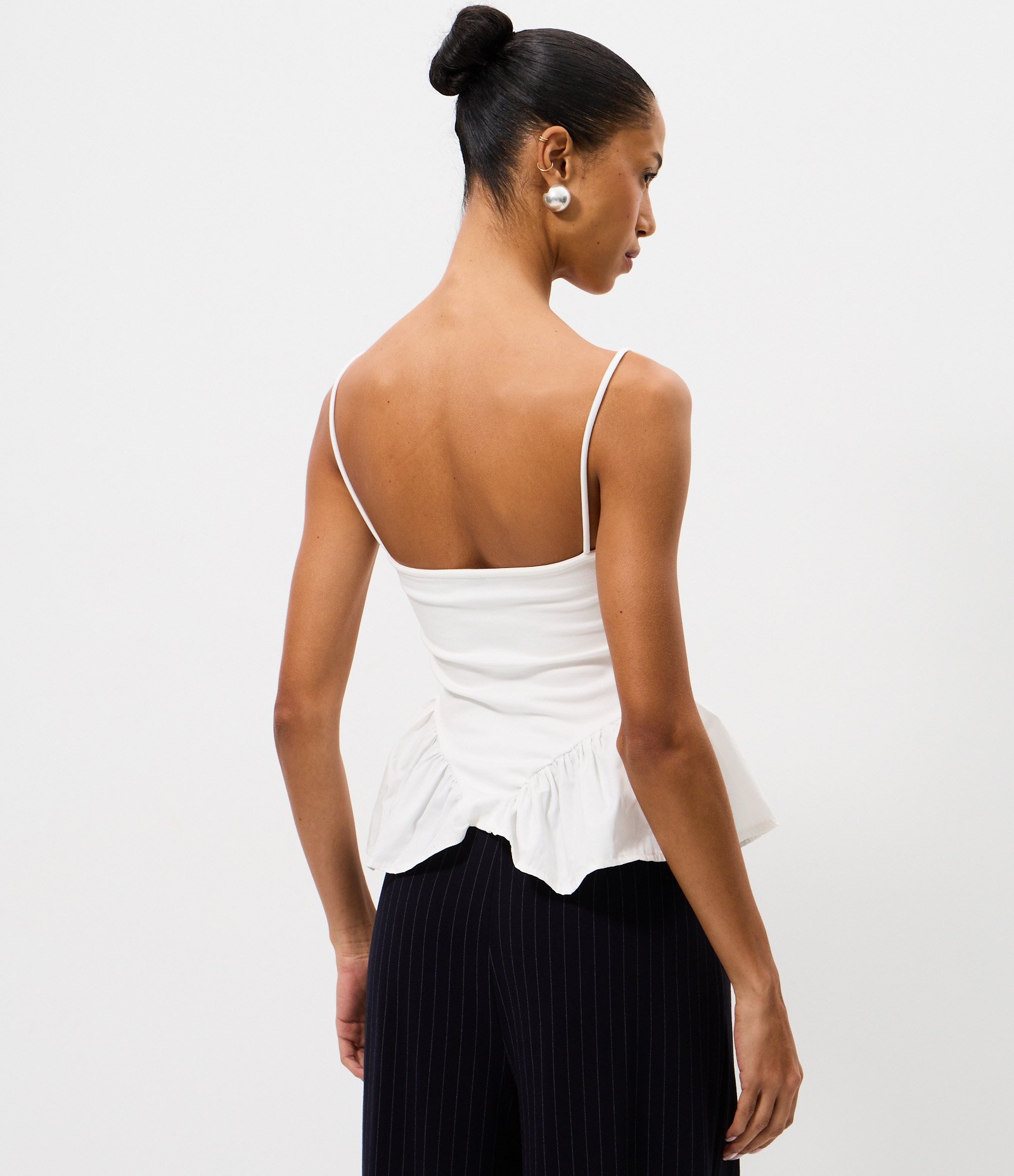 Blusa Peplum em Ponto Roma com Recortes e Alcinha Branco 4