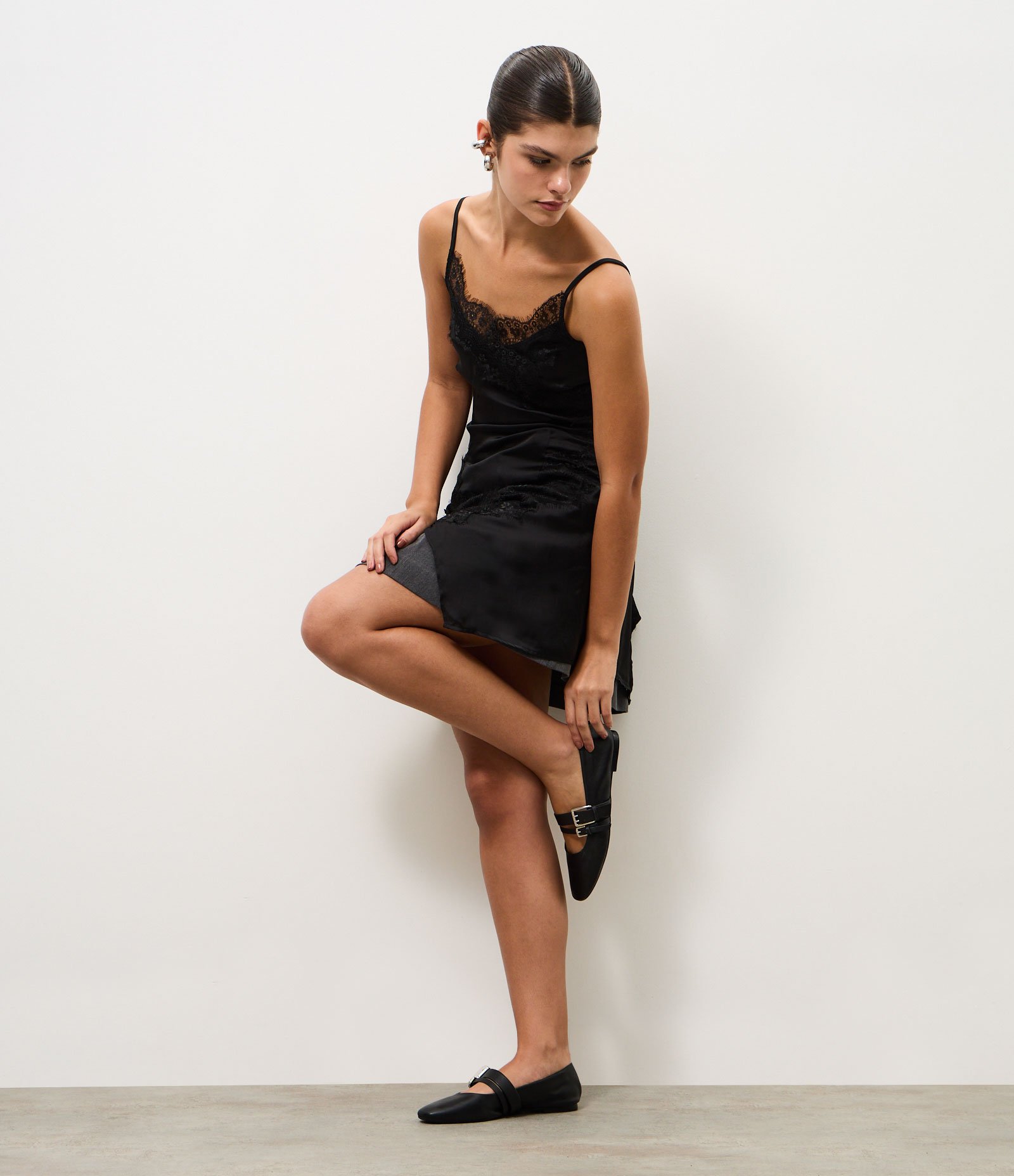 Sapatilha em Couro com Tiras Ajustáveis Preto 6