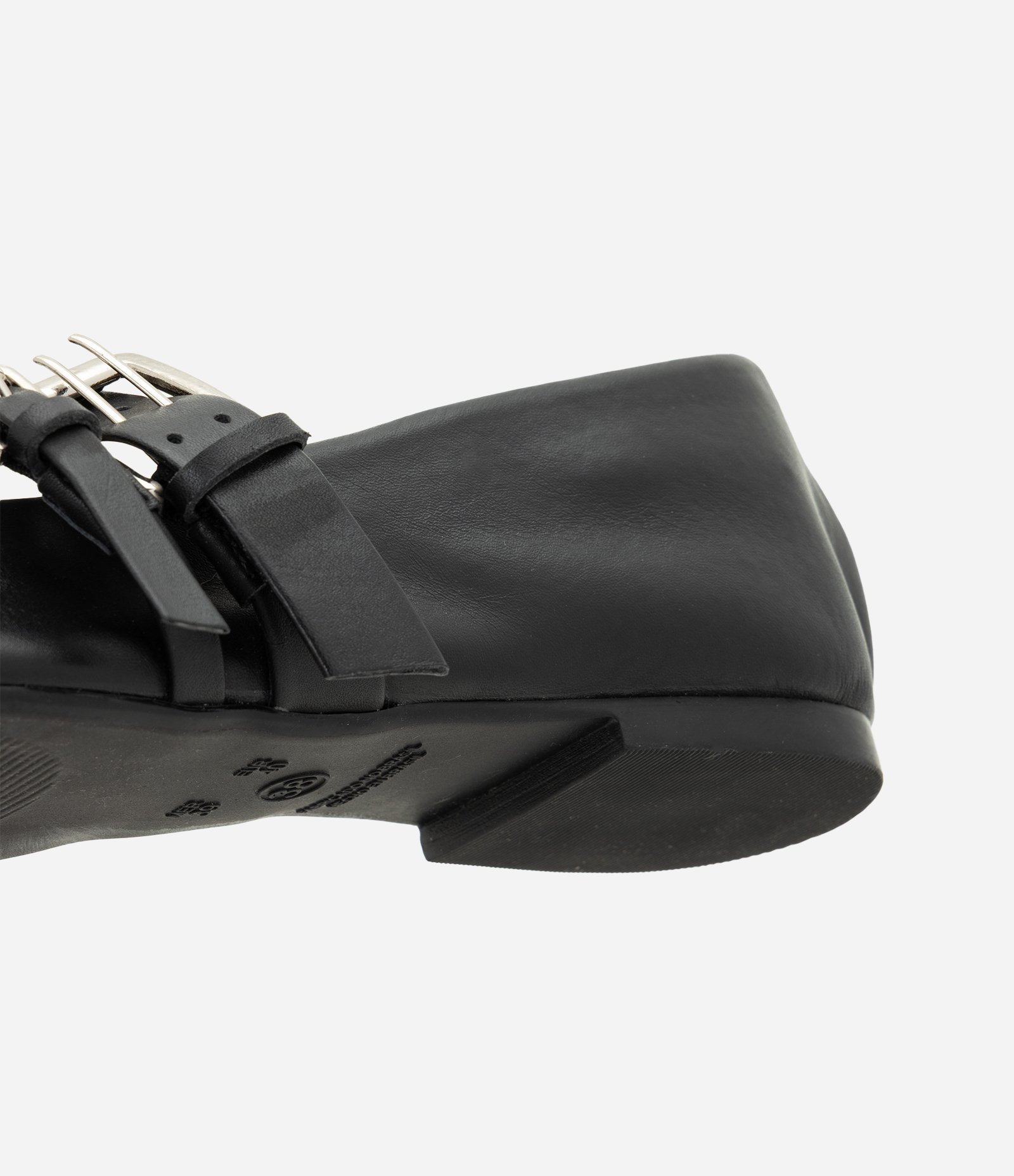 Sapatilha em Couro com Tiras Ajustáveis Preto 4