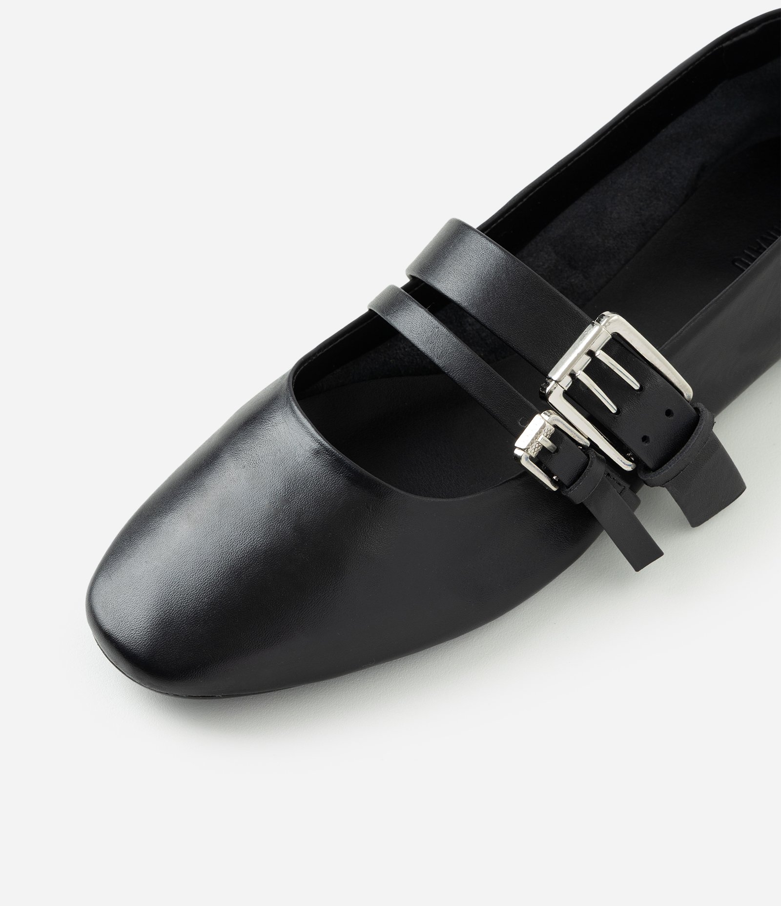 Sapatilha em Couro com Tiras Ajustáveis Preto 5