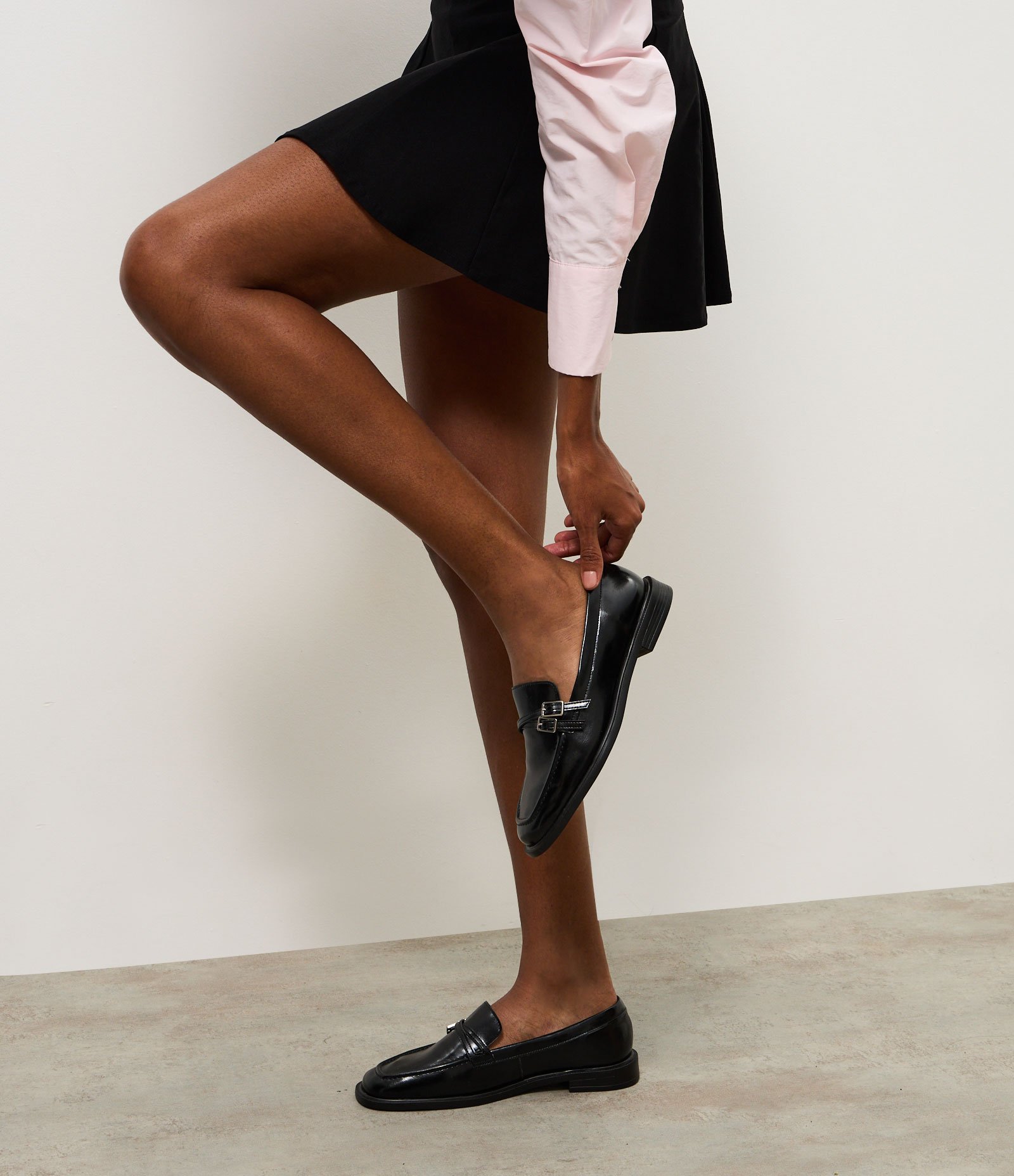 Mocassim em PU com Mini Fivelas Preto 7