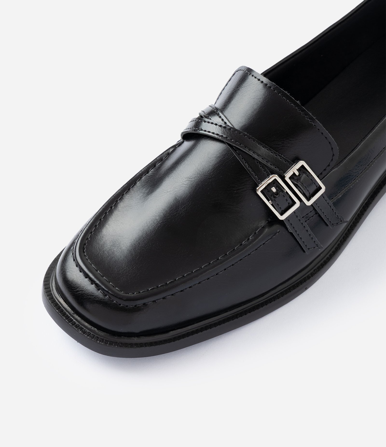Mocassim em PU com Mini Fivelas Preto 6