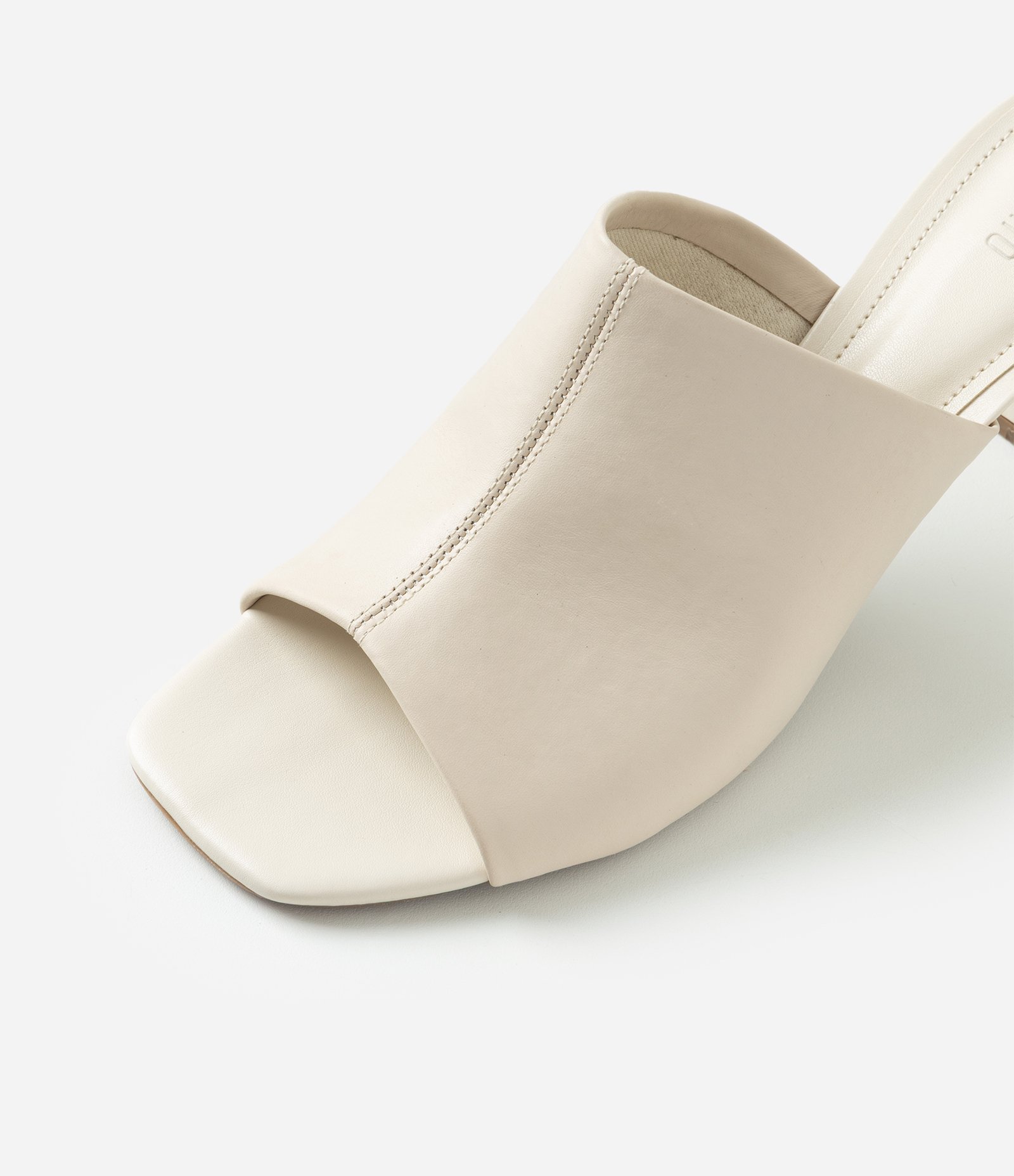 Sandália Mule em Couro com Gáspea Alongada Off White 5
