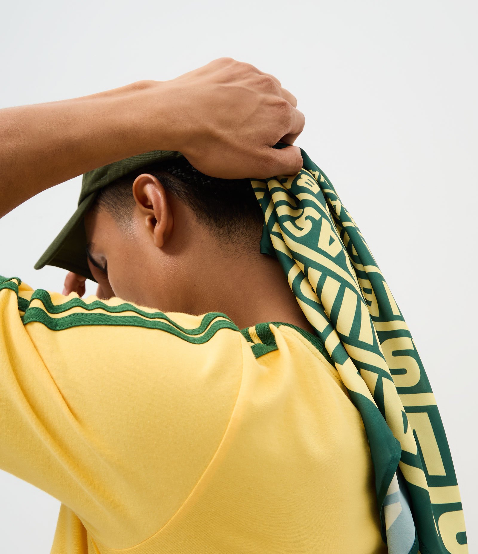 Lenço Estampado Brasil em Lettering Verde 1