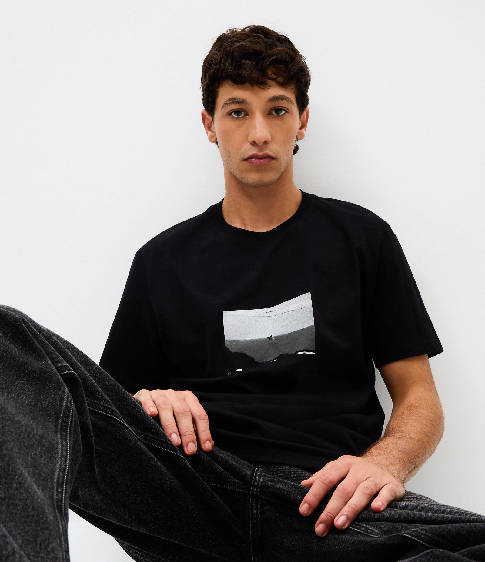 Camiseta Comfort com Estampa Photoprint e Toque Premium Preto 1