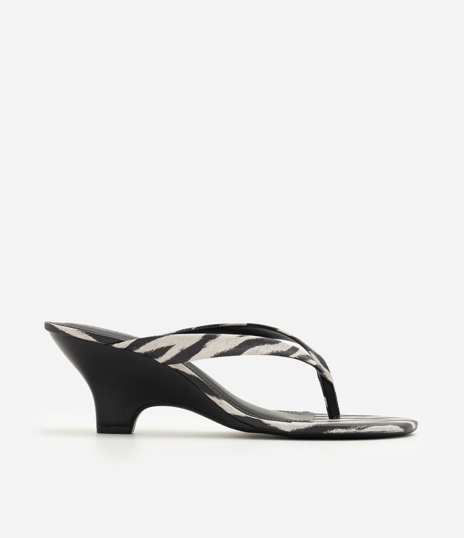Sandália Mule em PU com Estampa Animal Print Branco/Preto 1