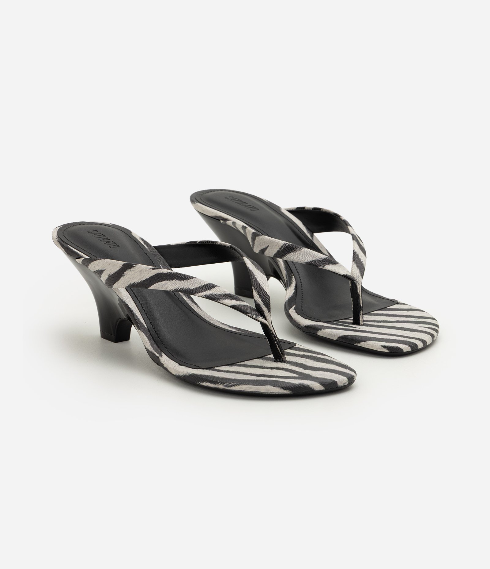 Sandália Mule em PU com Estampa Animal Print Branco/Preto 2