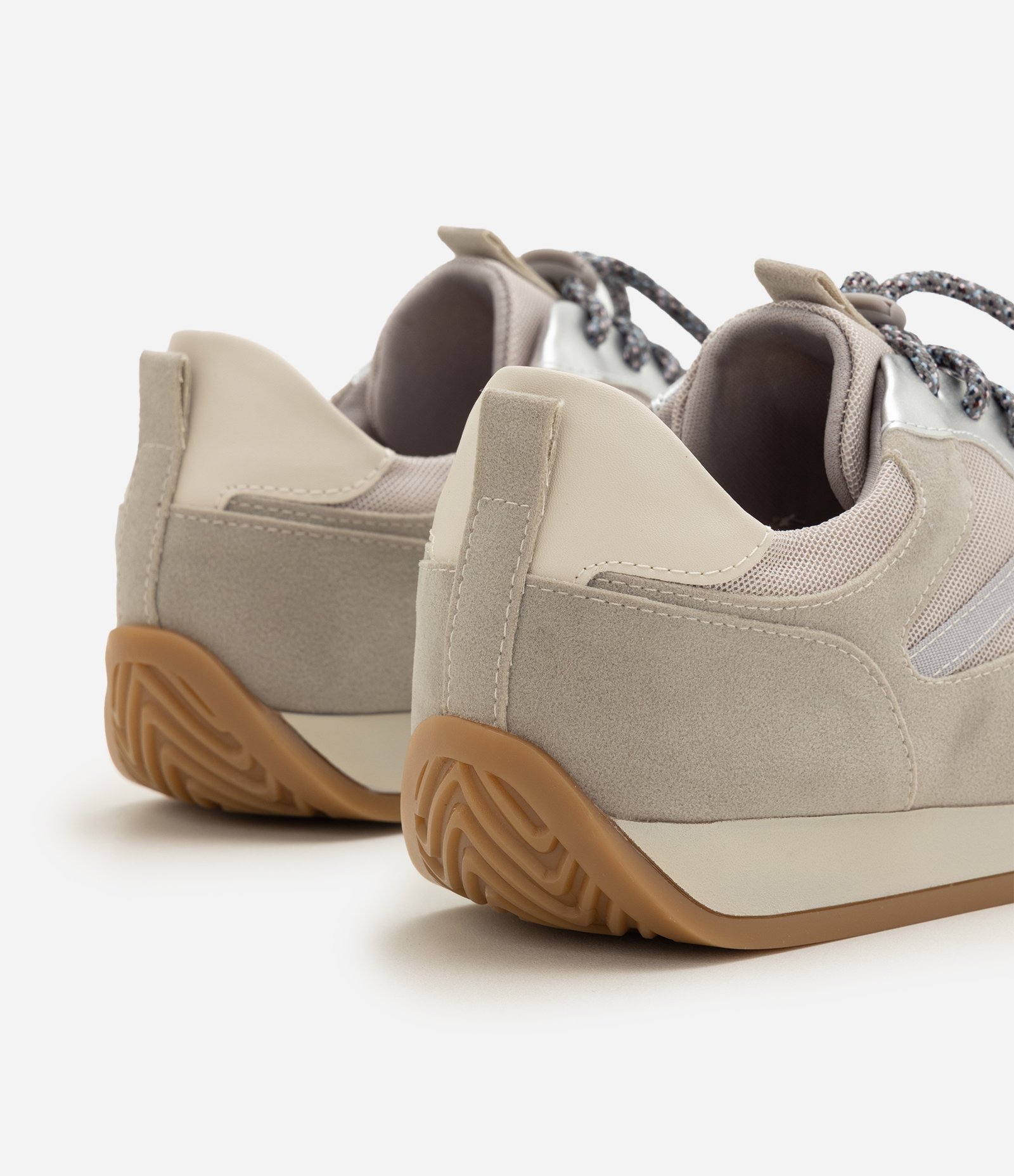 Tênis Runner Retrô em Algodão com Detalhes Contrastantes Cinza 4