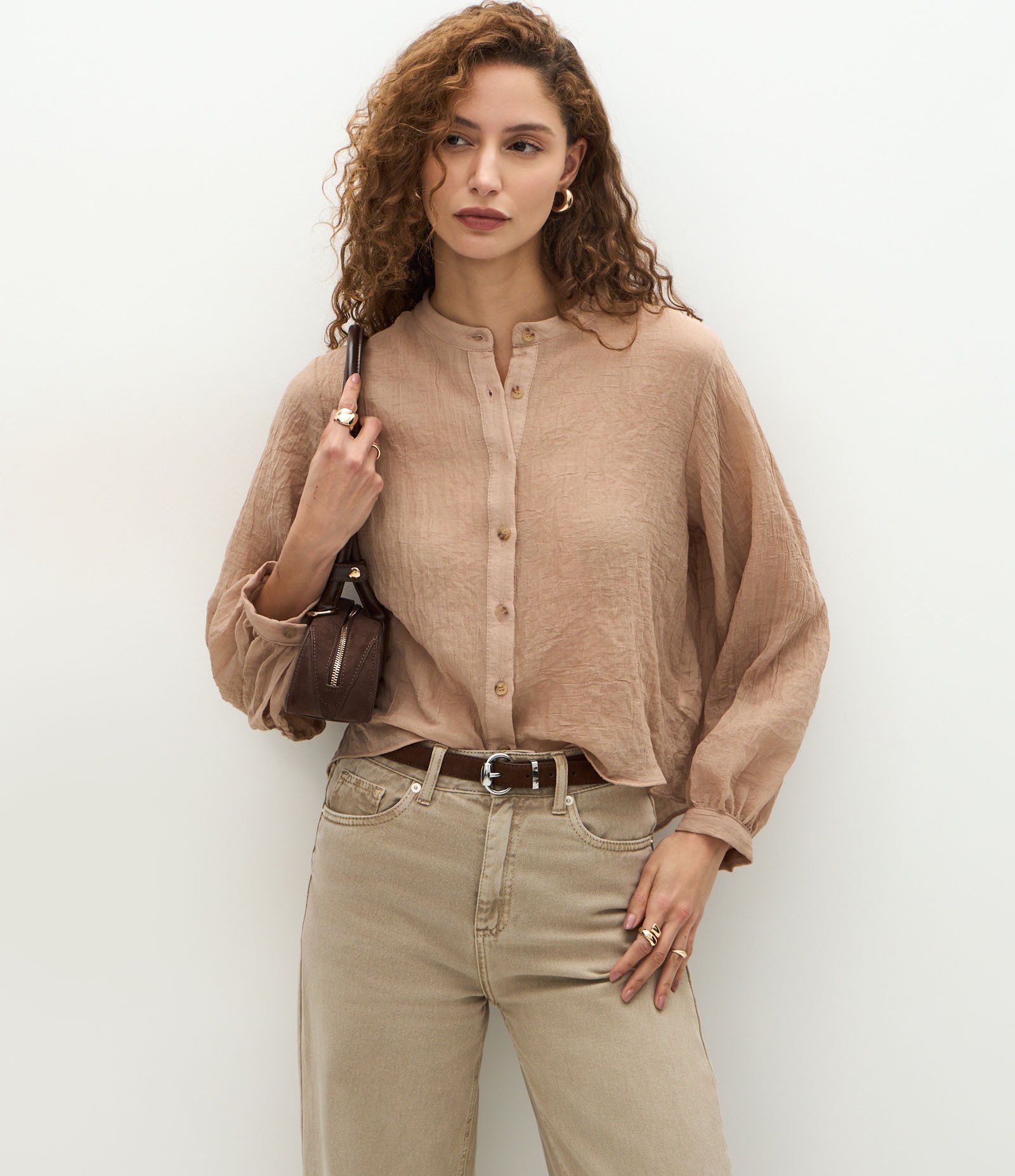 Blusa em Crepe com Manga Bufante e Gola Padre Bege 1