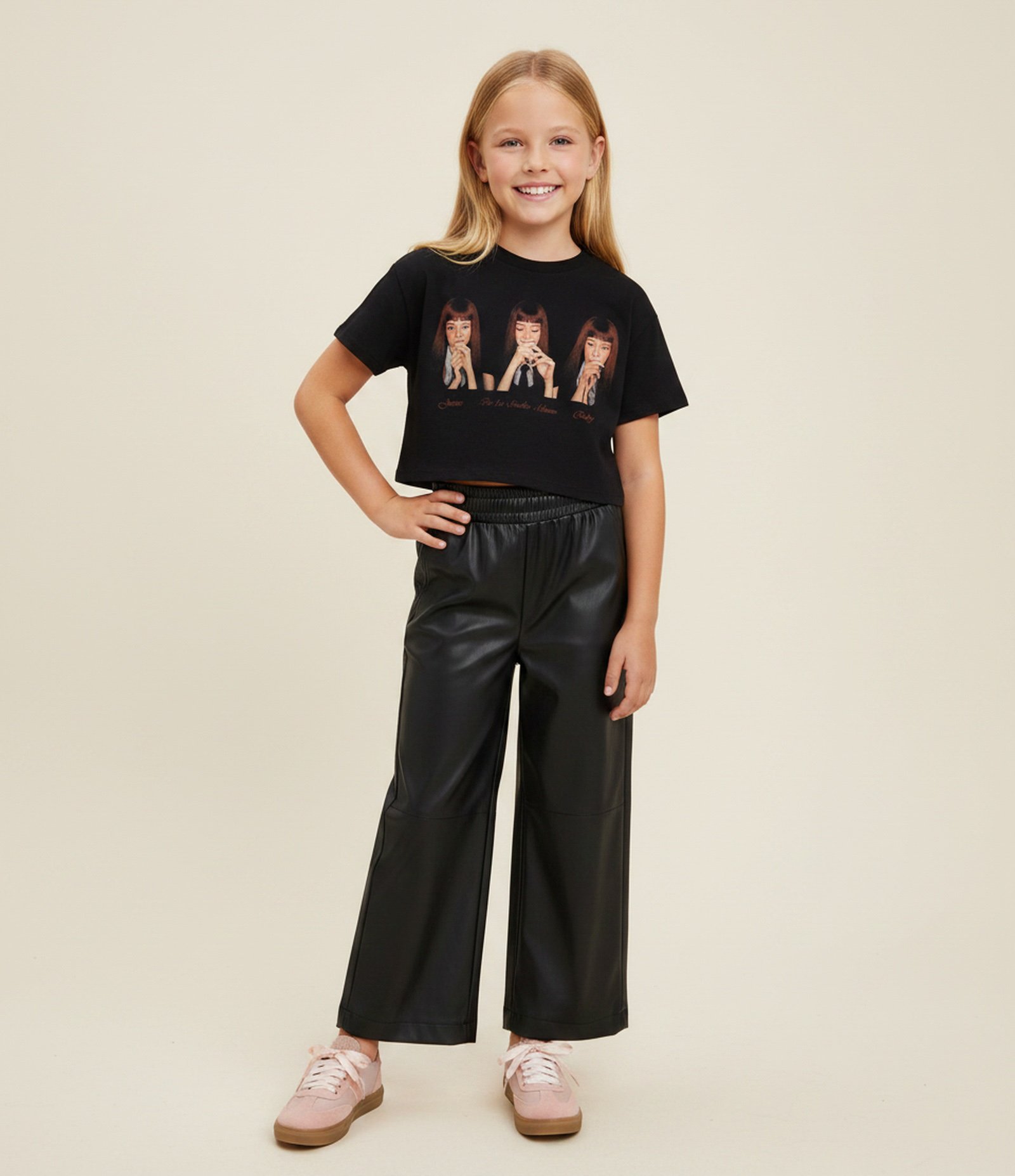 Camiseta Infantil Overboxy com Estampa Jennie – Tam 5 a 16 Anos Preto 1