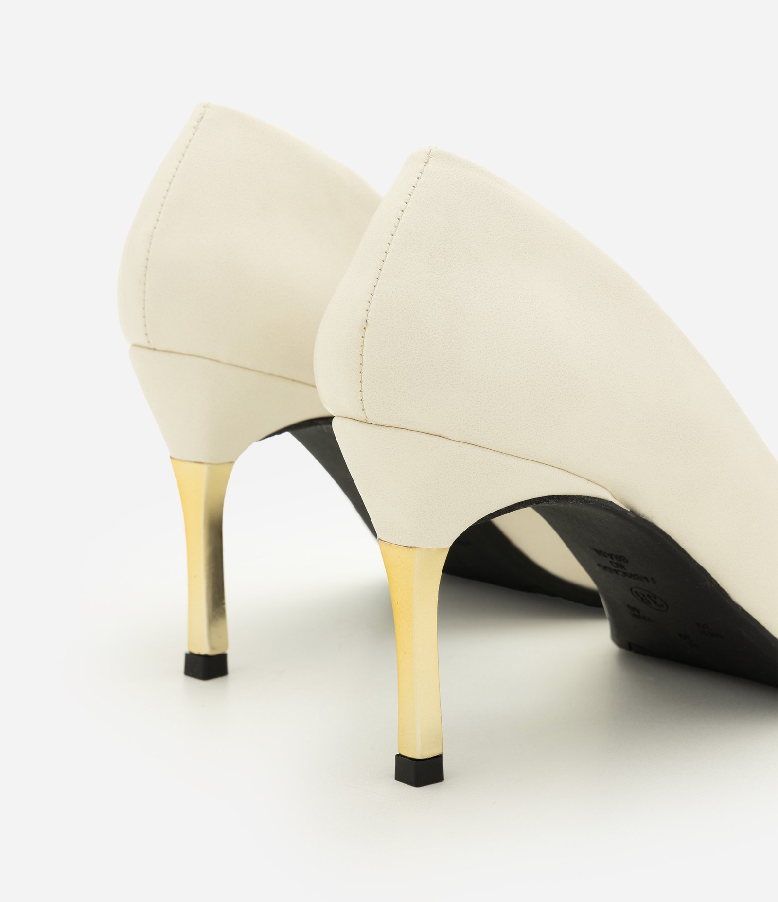 Sapato Scarpin em PU com Salto Alto Cromado Off White 3
