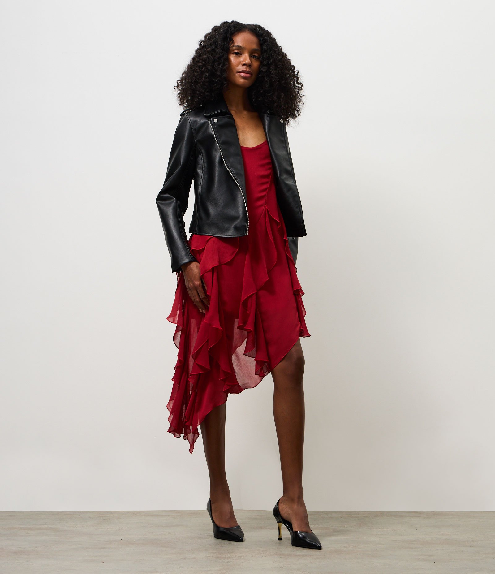 Sapato Scarpin em PU com Salto Alto Cromado Preto 6
