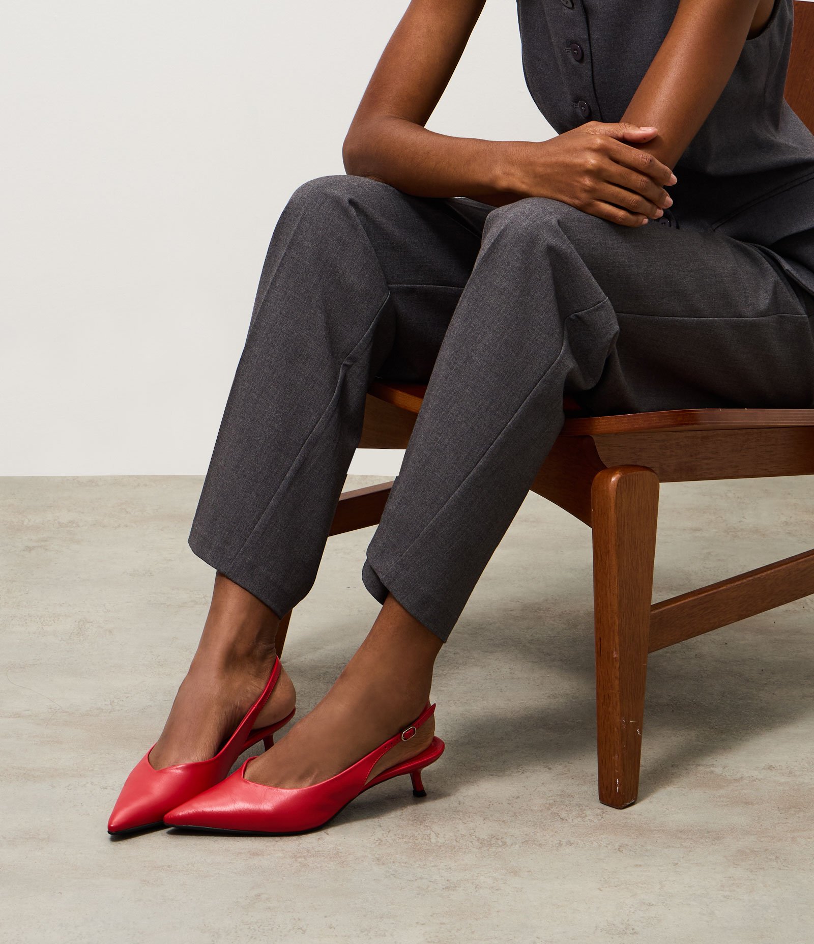 Sapato Scarpin Slingback em PU com Salto Kitten Heel Vermelho 2