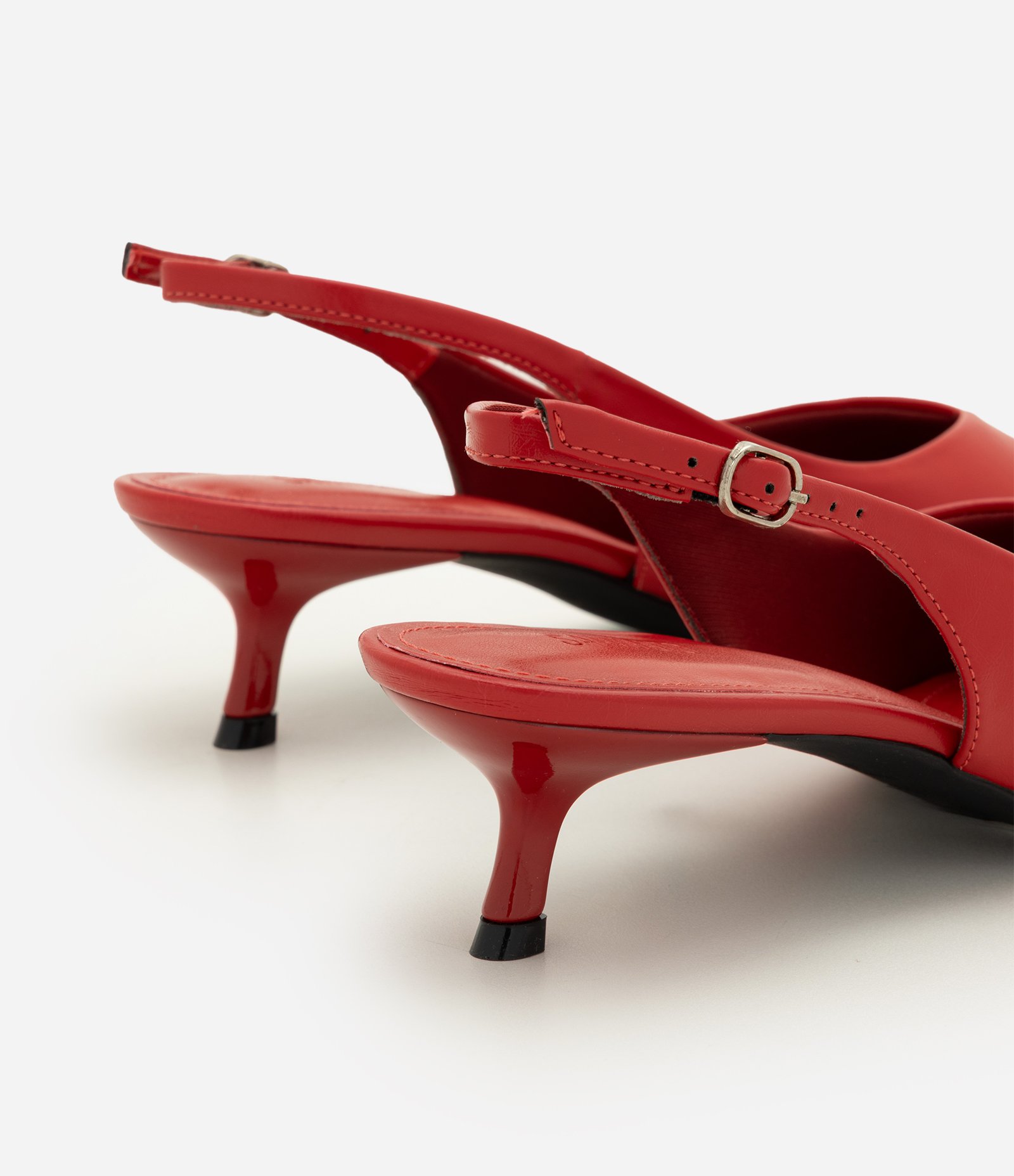 Sapato Scarpin Slingback em PU com Salto Kitten Heel Vermelho 5