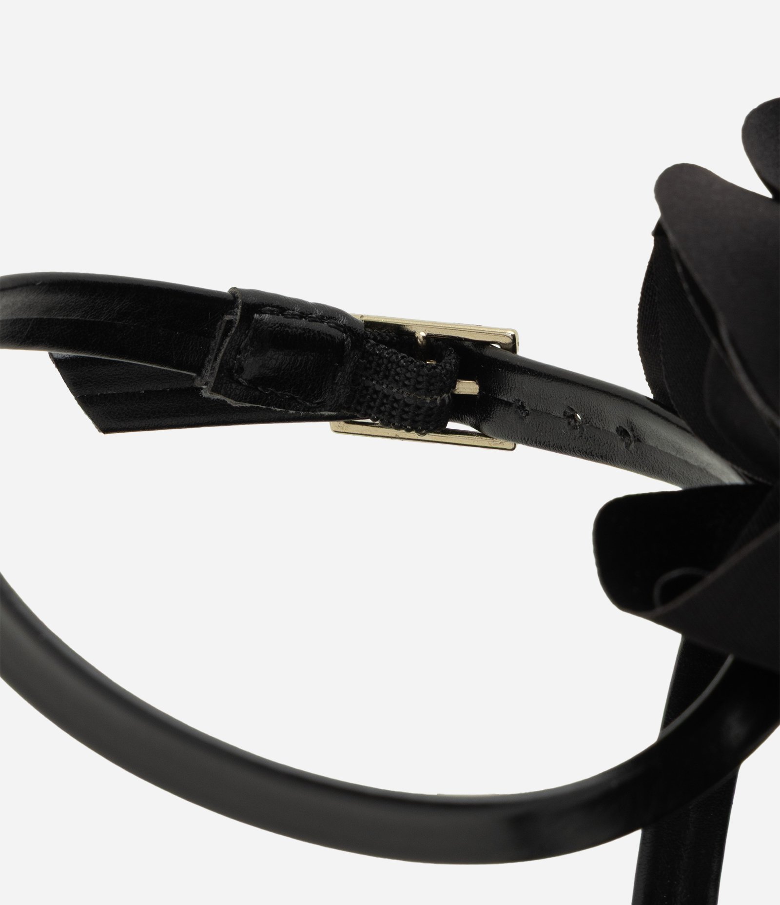 Rasteira em PU com Aplicação de Flor Volumosa Preto 3