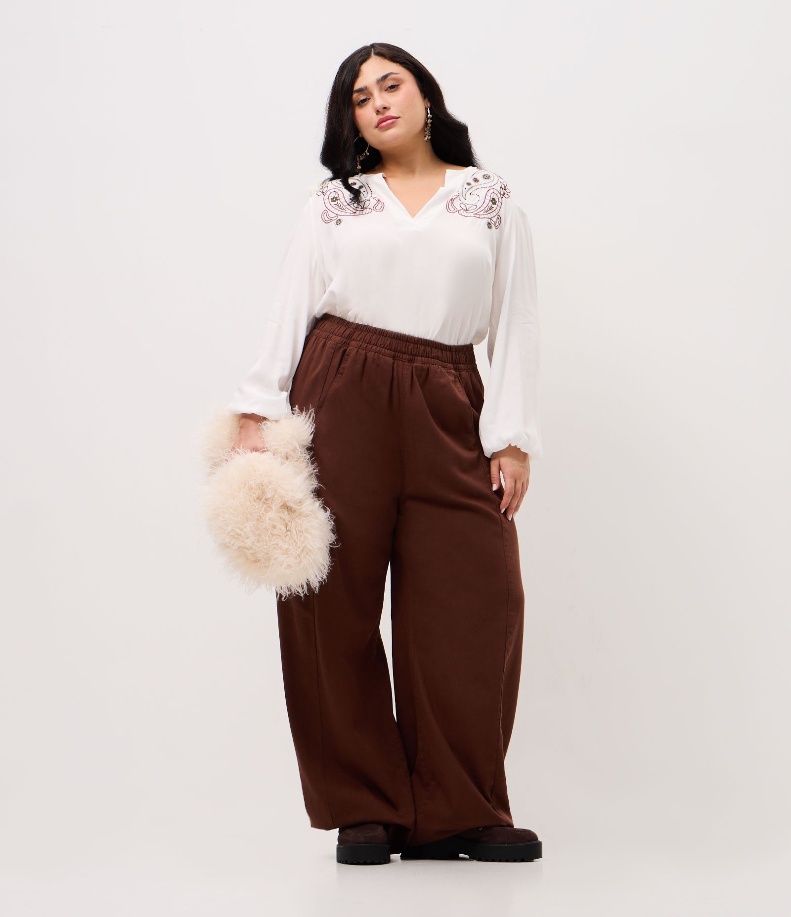 Blusa Bata em Viscose com Bordado Paisley Curve & Plus Size Off White 2