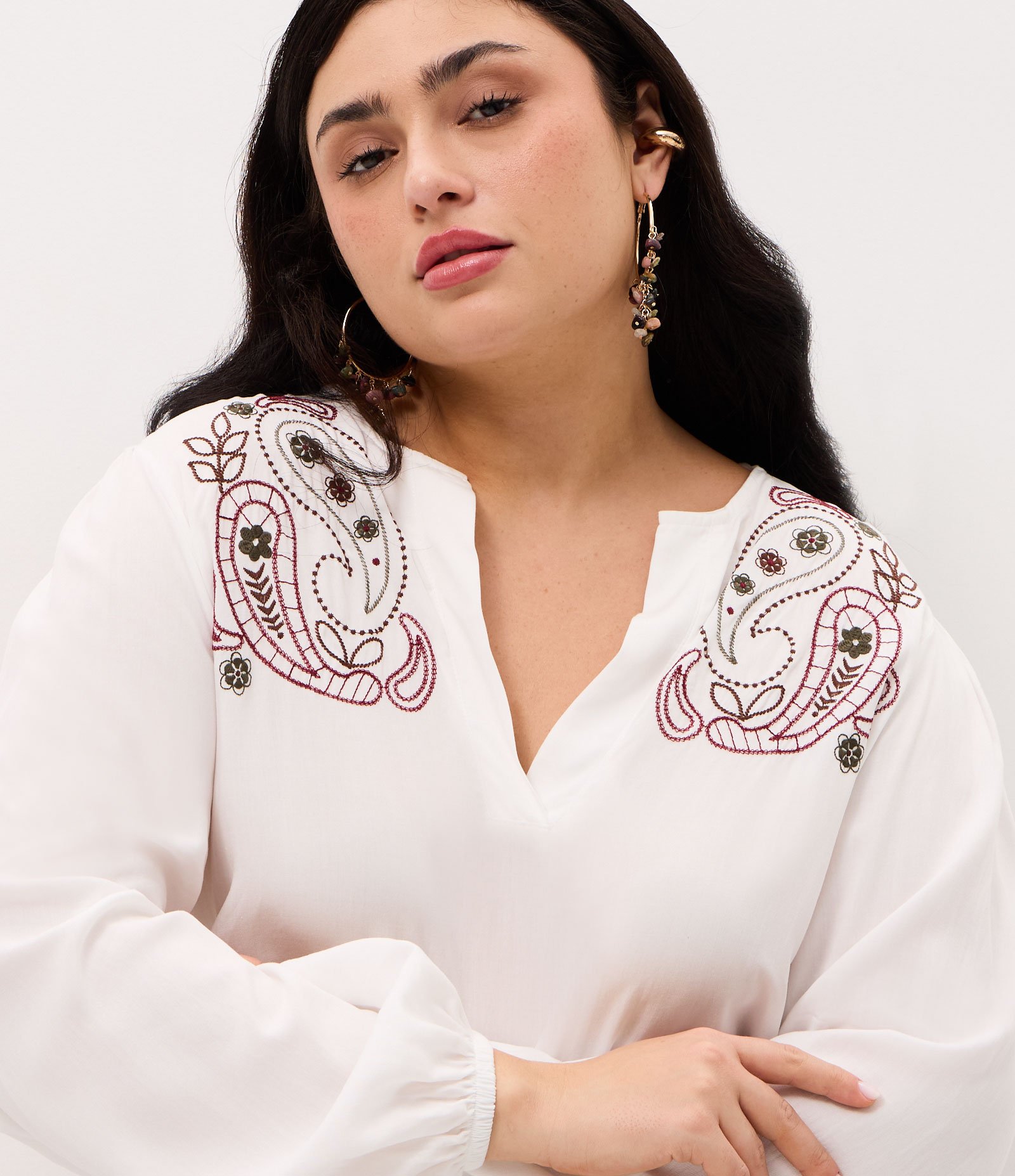 Blusa Bata em Viscose com Bordado Paisley Curve & Plus Size Off White 3